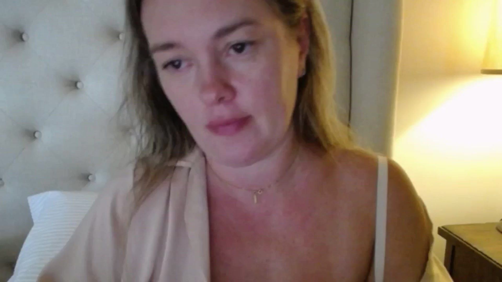 Gallery image thumbnail from J0llye's myfreecams stream on, 10/06/2025, 19:22 image 5 of 20