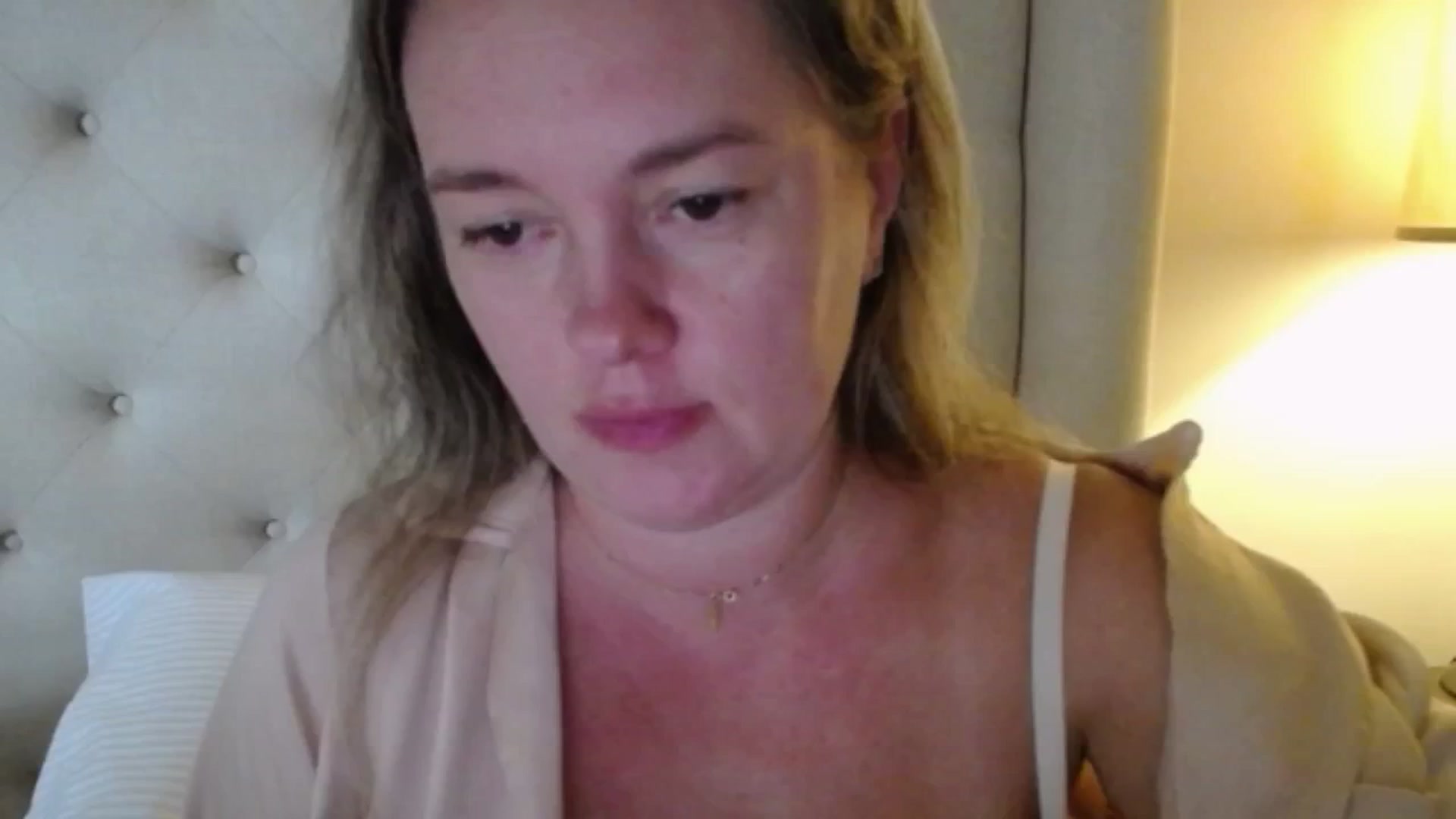 Gallery image thumbnail from J0llye's myfreecams stream on, 10/06/2025, 19:22 image 4 of 20