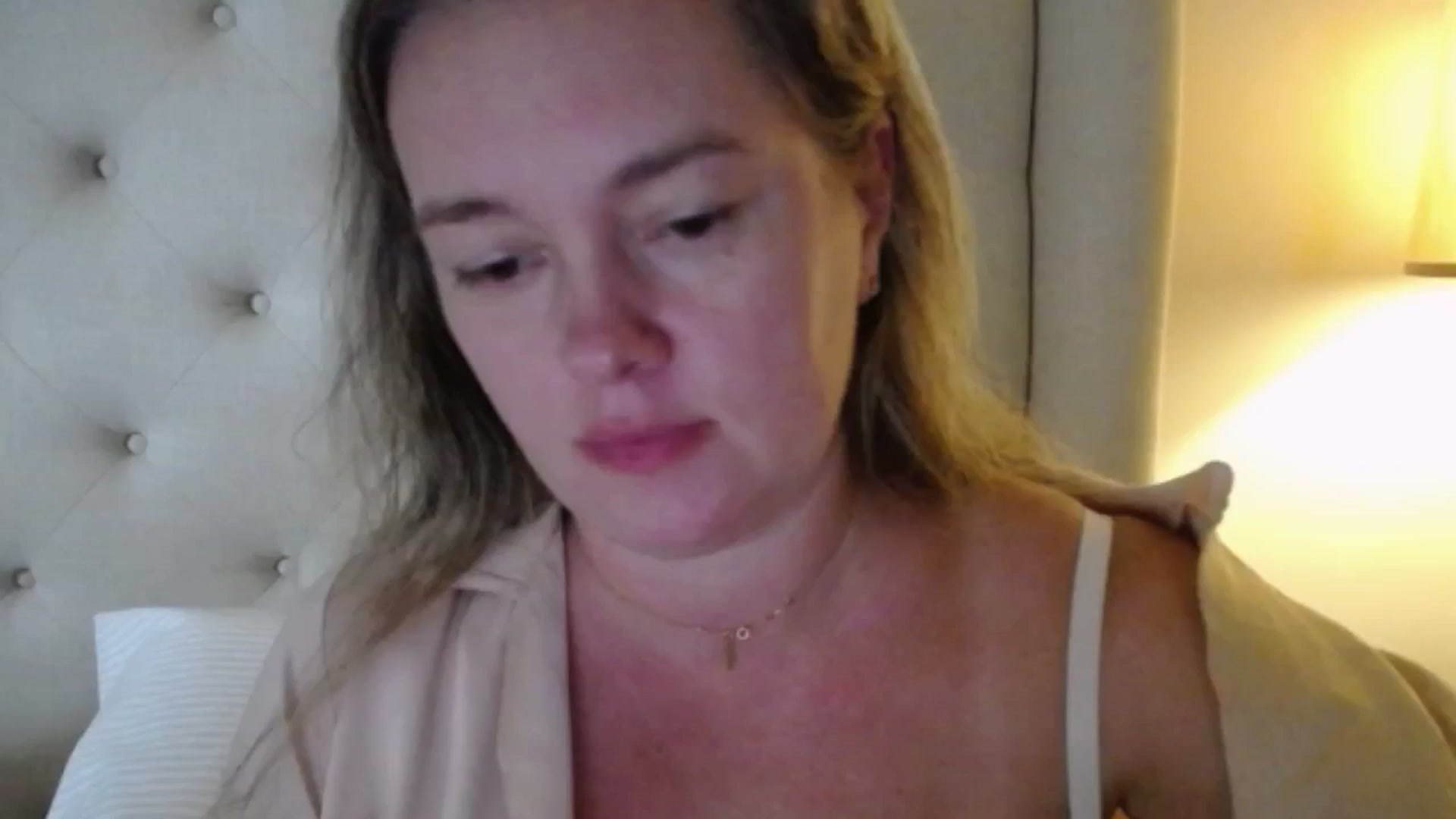 Gallery image thumbnail from J0llye's myfreecams stream on, 10/06/2025, 19:22 image 3 of 20