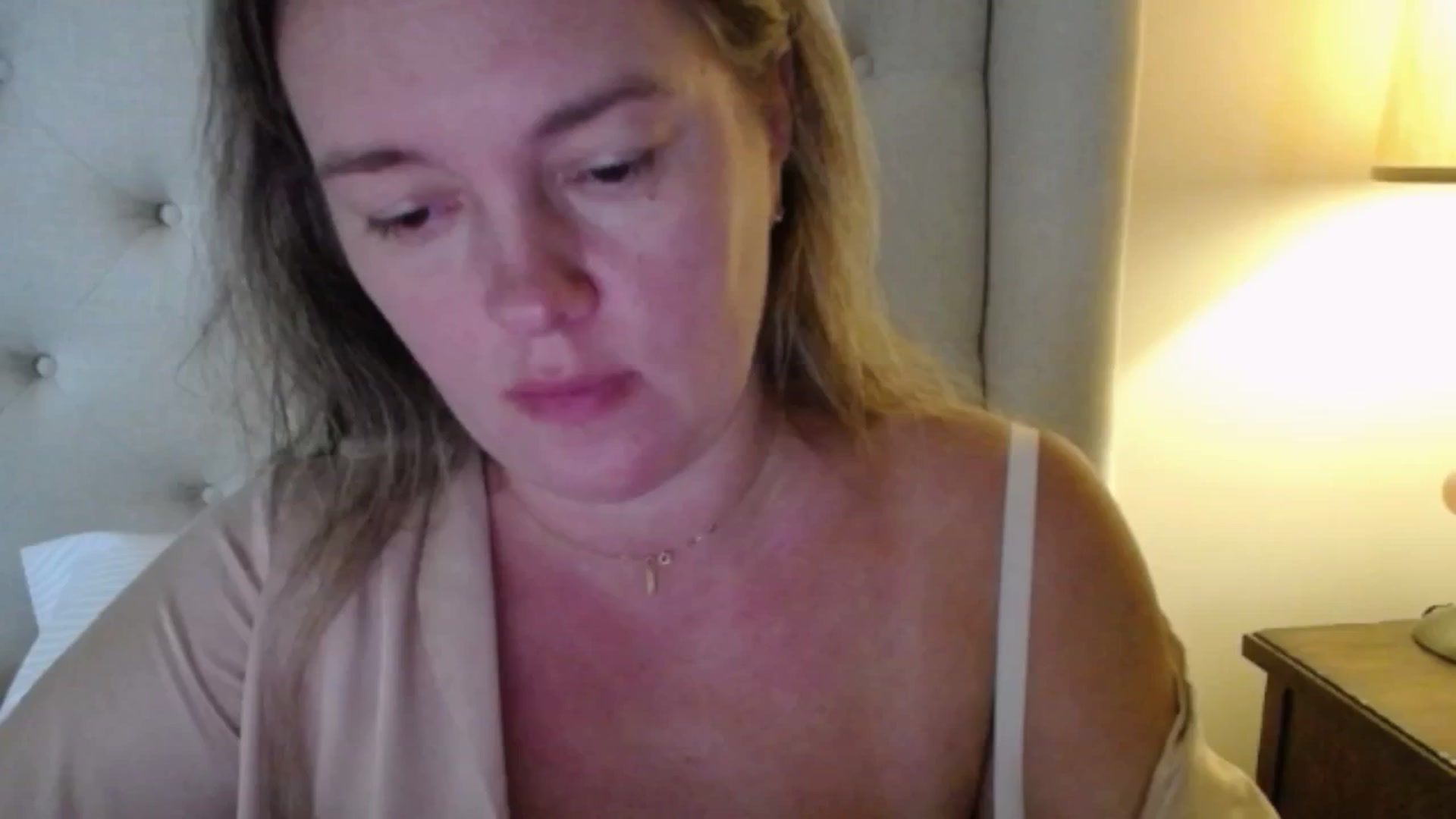 Gallery image thumbnail from J0llye's myfreecams stream on, 10/06/2025, 19:22 image 7 of 20