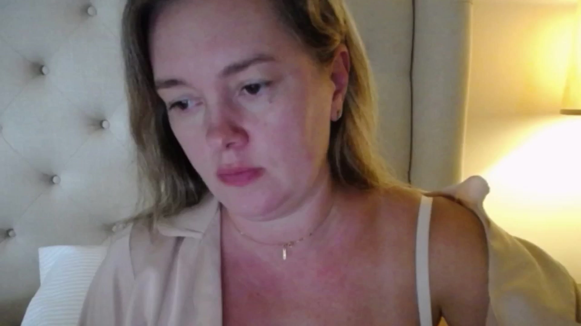 Gallery image thumbnail from J0llye's myfreecams stream on, 10/06/2025, 19:22 image 1 of 20