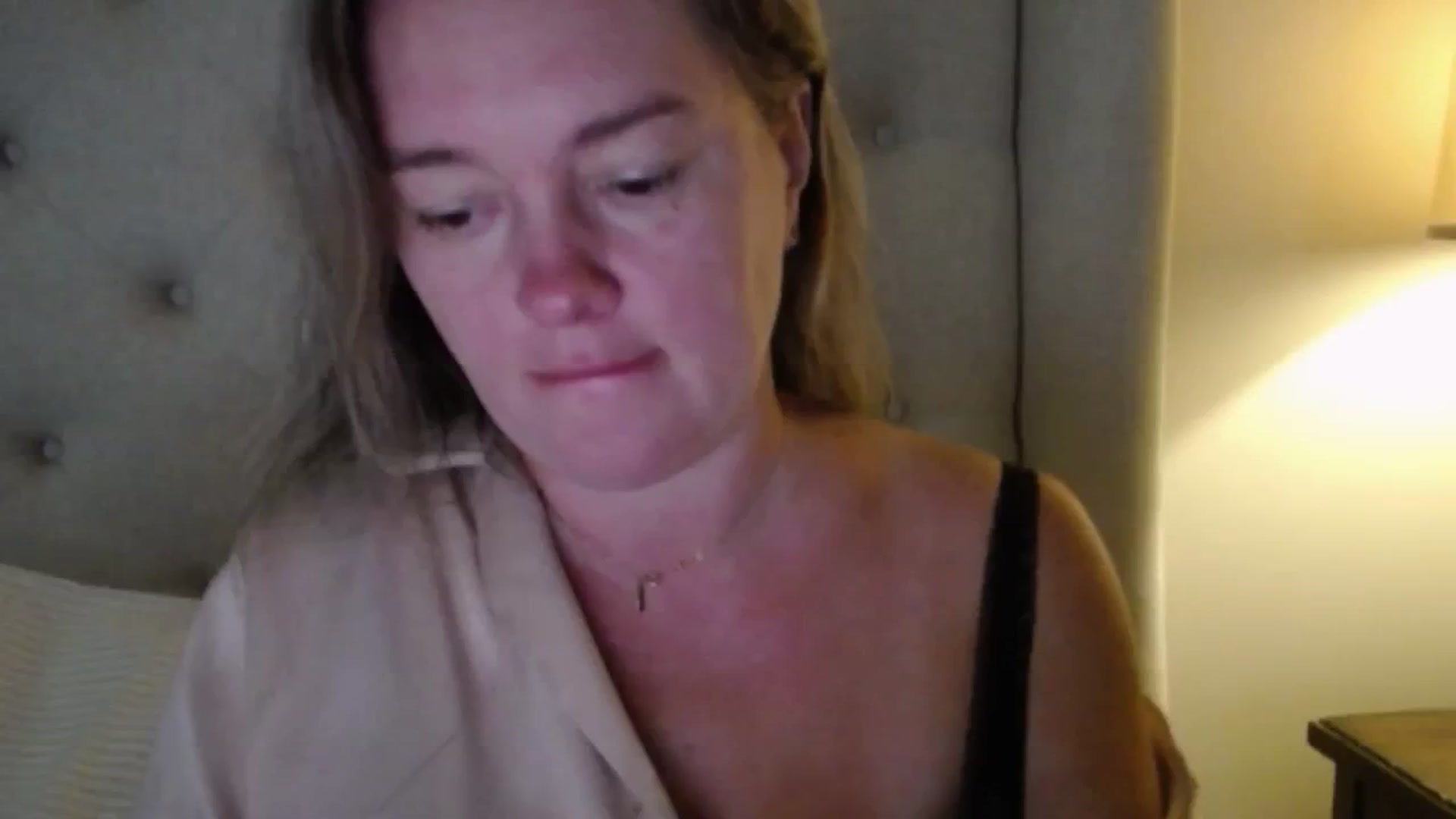 Gallery image thumbnail from J0llye's myfreecams stream on, 10/07/2025, 16:07 image 15 of 20