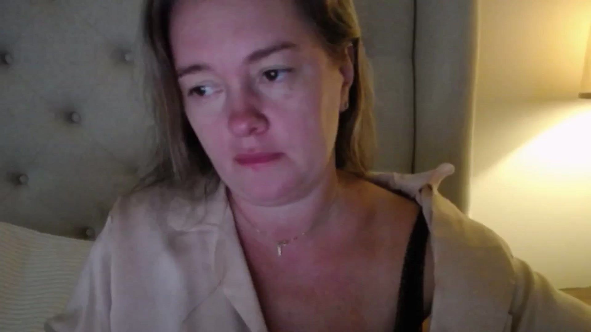 Gallery image thumbnail from J0llye's myfreecams stream on, 10/07/2025, 16:07 image 10 of 20