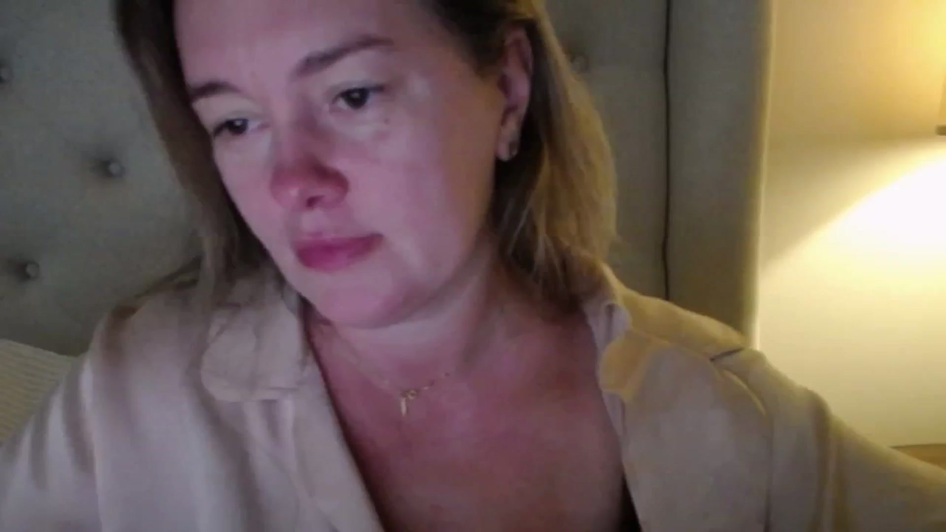 Gallery image thumbnail from J0llye's myfreecams stream on, 10/07/2025, 16:07 image 13 of 20
