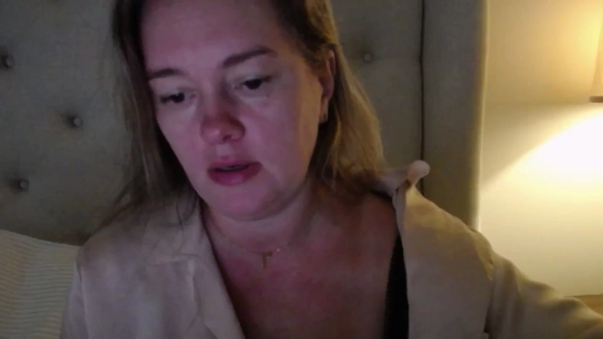 Gallery image thumbnail from J0llye's myfreecams stream on, 10/07/2025, 16:07 image 11 of 20