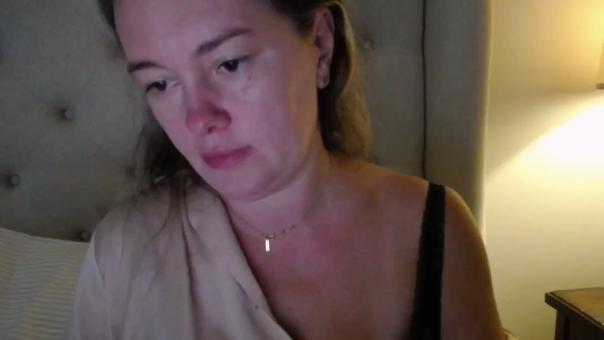 Gallery image thumbnail from J0llye's myfreecams stream on, 10/07/2025, 16:07 image 19 of 20