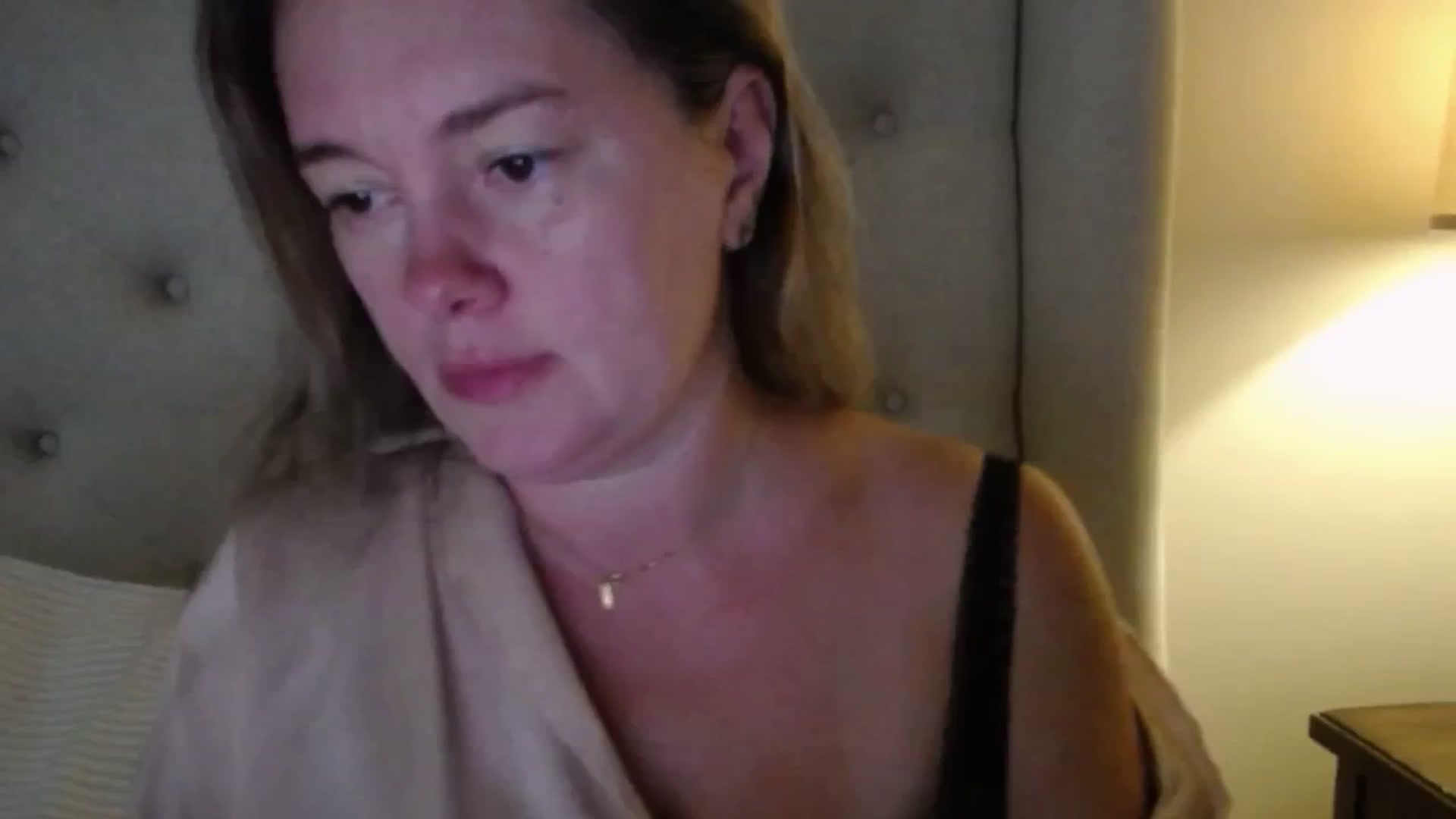 Gallery image thumbnail from J0llye's myfreecams stream on, 10/07/2025, 16:07 image 17 of 20