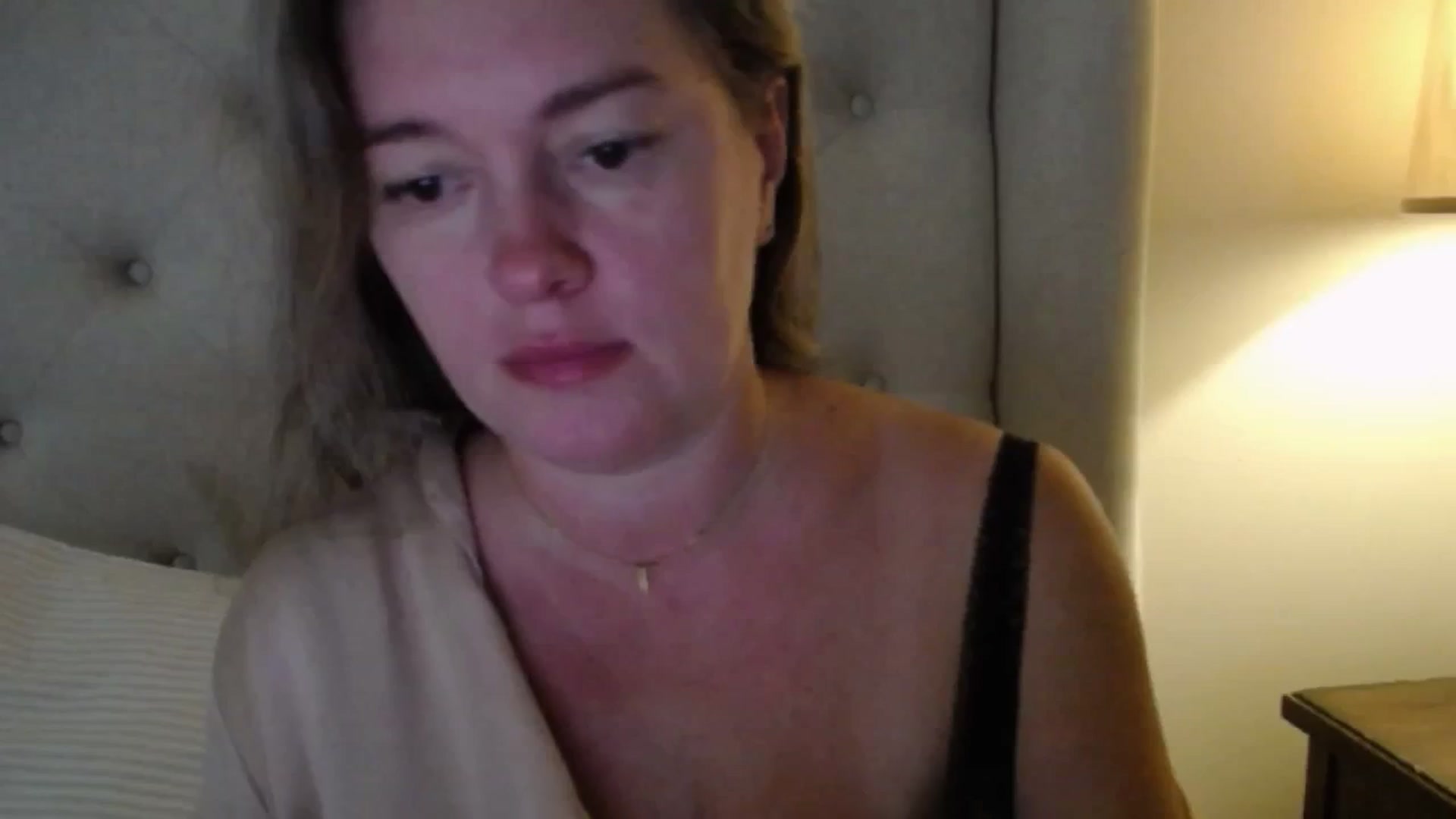 Gallery image thumbnail from J0llye's myfreecams stream on, 10/07/2025, 16:07 image 5 of 20