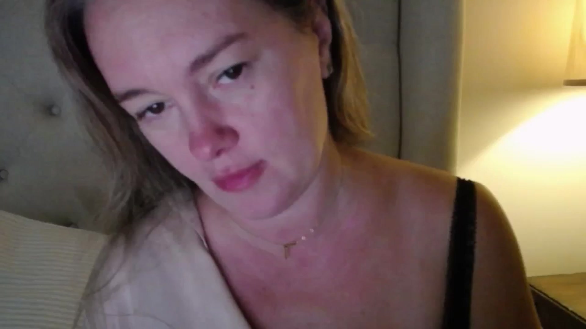 Gallery image thumbnail from J0llye's myfreecams stream on, 10/07/2025, 16:07 image 6 of 20