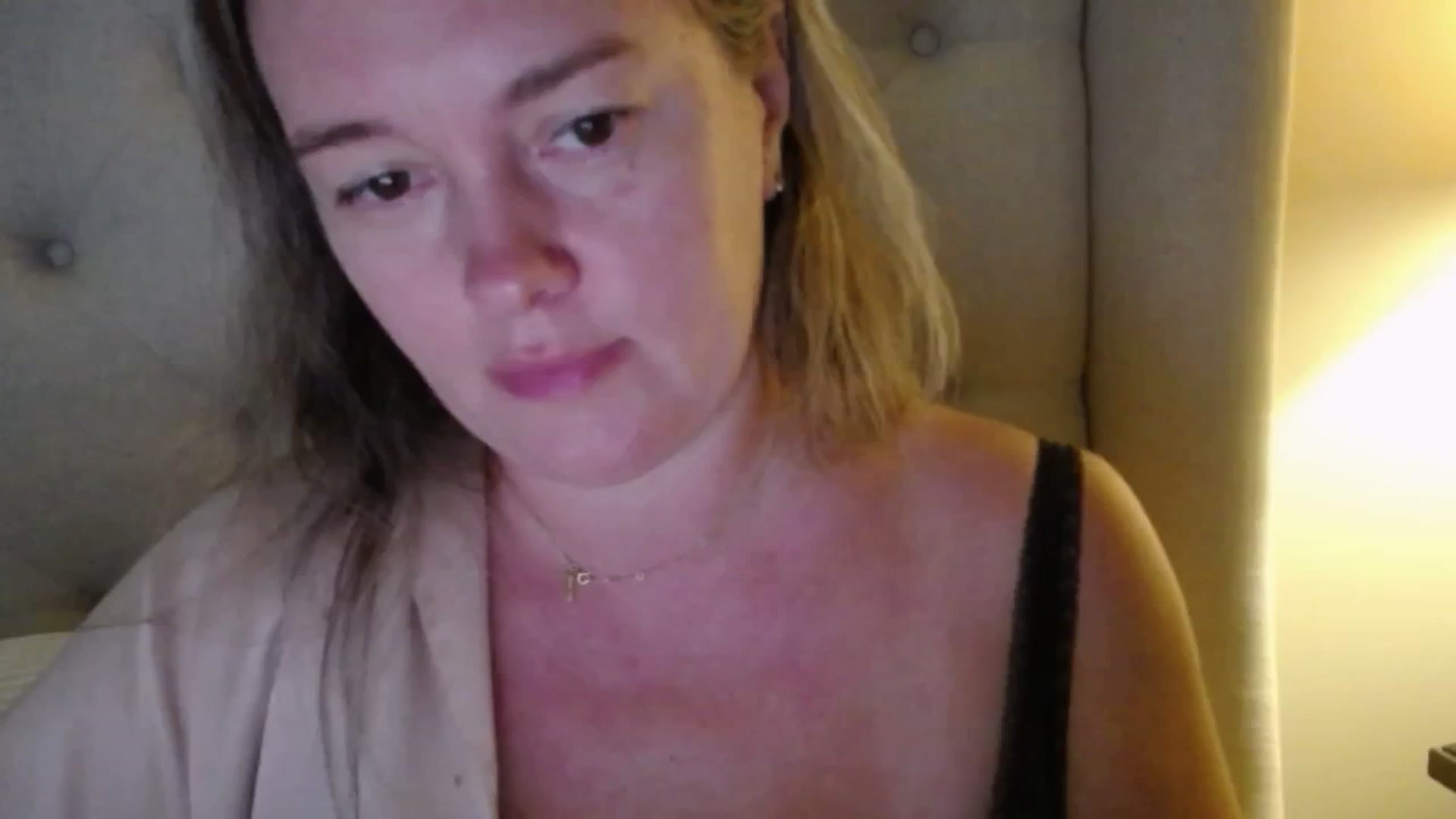 Gallery image thumbnail from J0llye's myfreecams stream on, 10/07/2025, 19:37 image 19 of 20