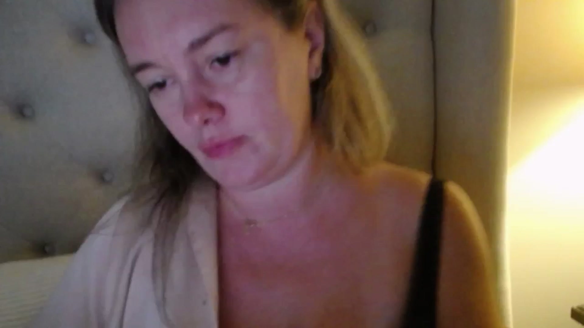 Gallery image thumbnail from J0llye's myfreecams stream on, 10/07/2025, 19:37 image 18 of 20