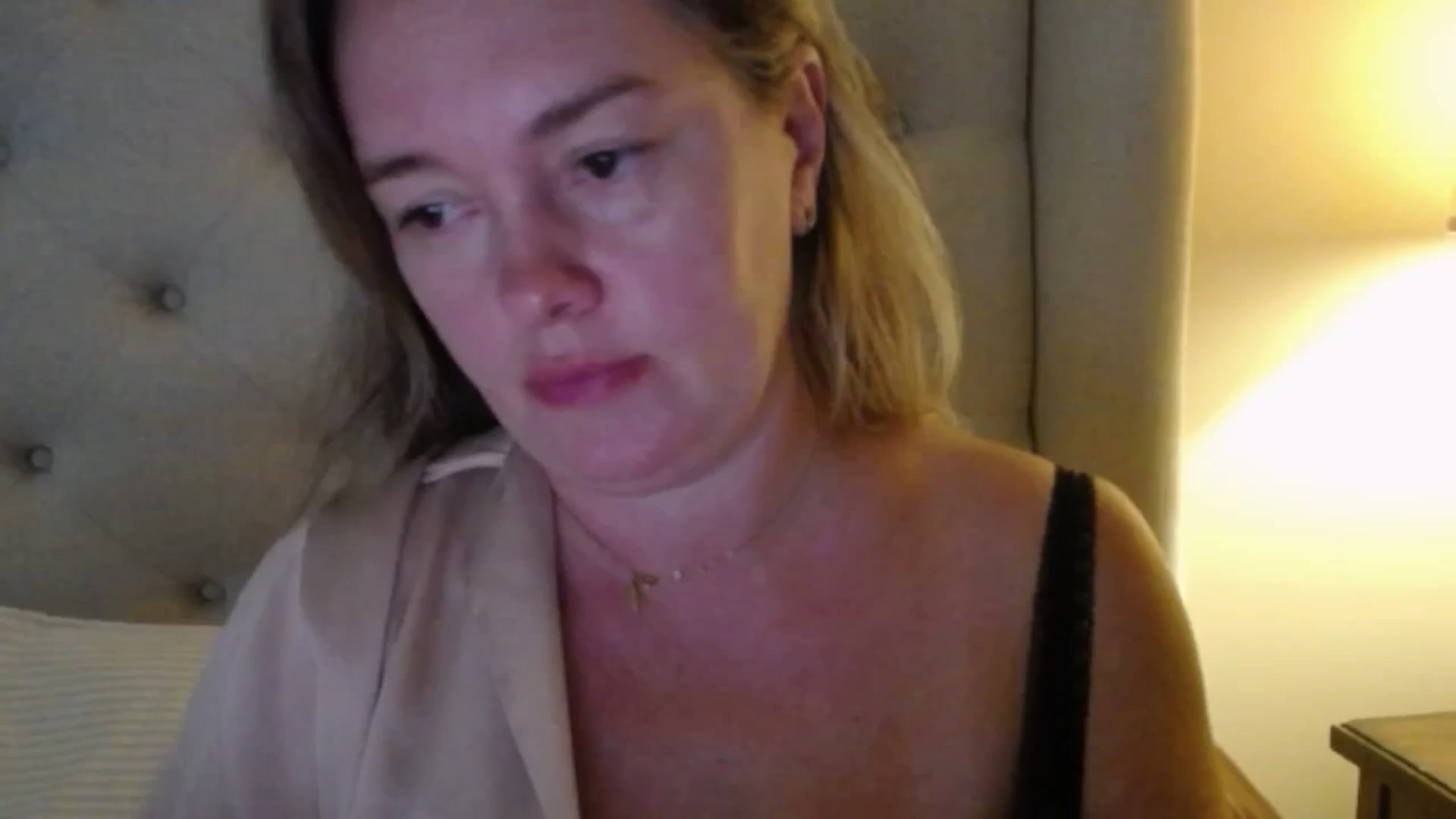 Gallery image thumbnail from J0llye's myfreecams stream on, 10/07/2025, 19:37 image 3 of 20