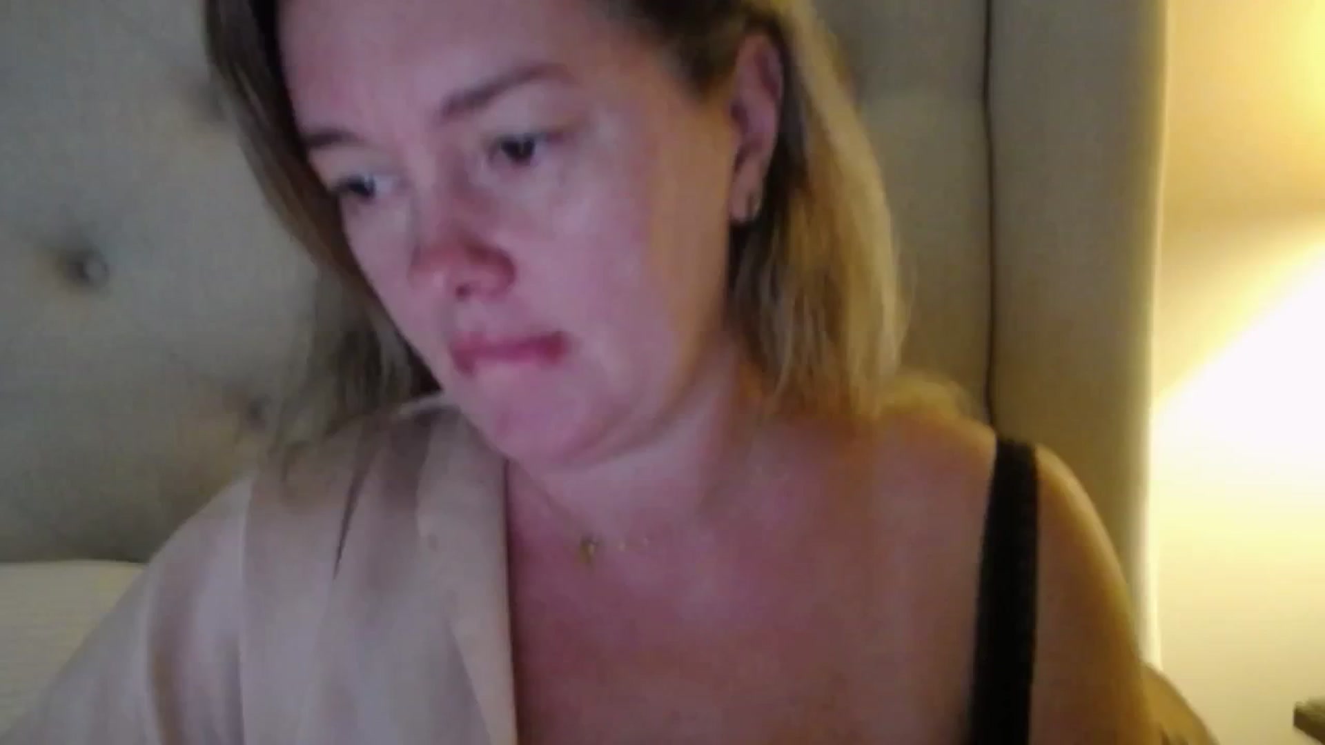 Gallery image thumbnail from J0llye's myfreecams stream on, 10/07/2025, 19:37 image 4 of 20