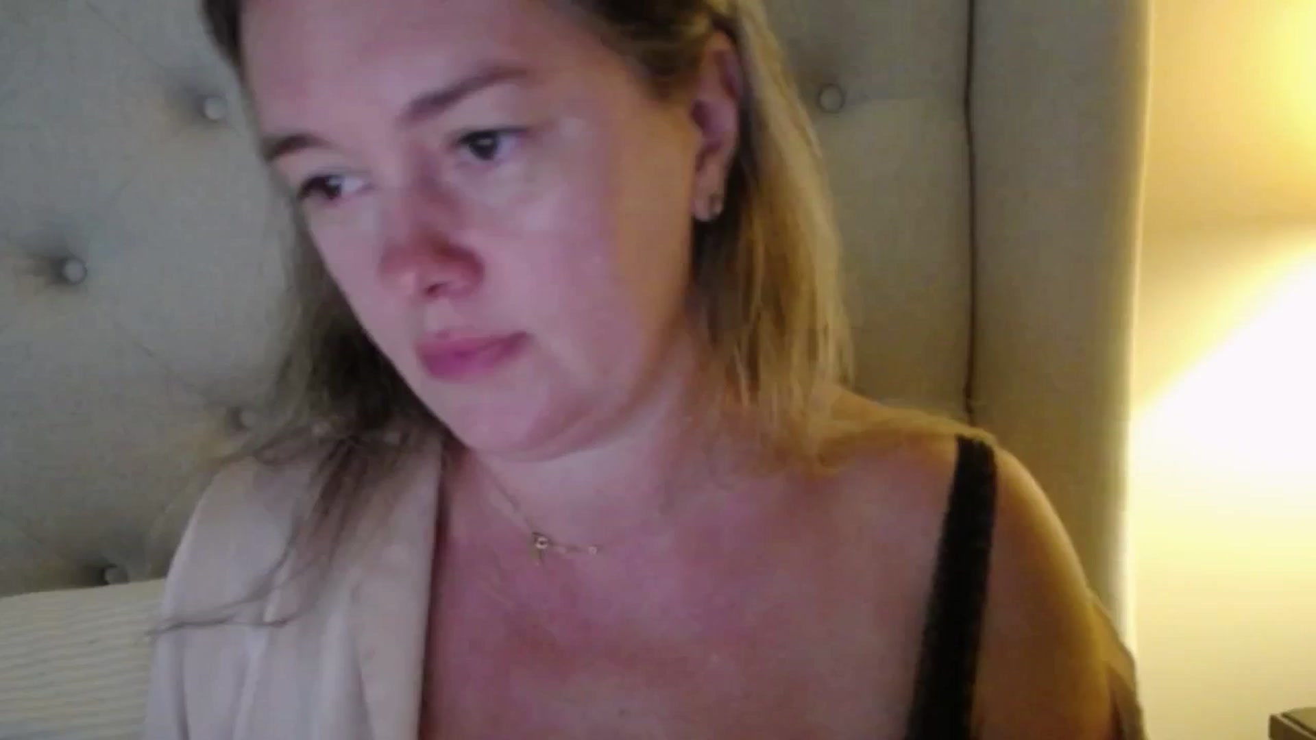 Gallery image thumbnail from J0llye's myfreecams stream on, 10/07/2025, 19:37 image 14 of 20