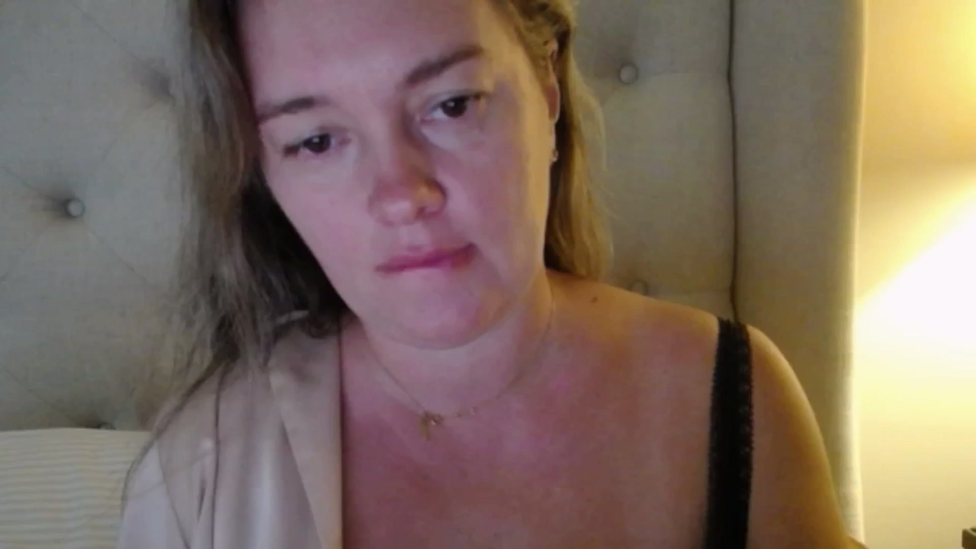 Gallery image thumbnail from J0llye's myfreecams stream on, 10/07/2025, 19:37 image 7 of 20