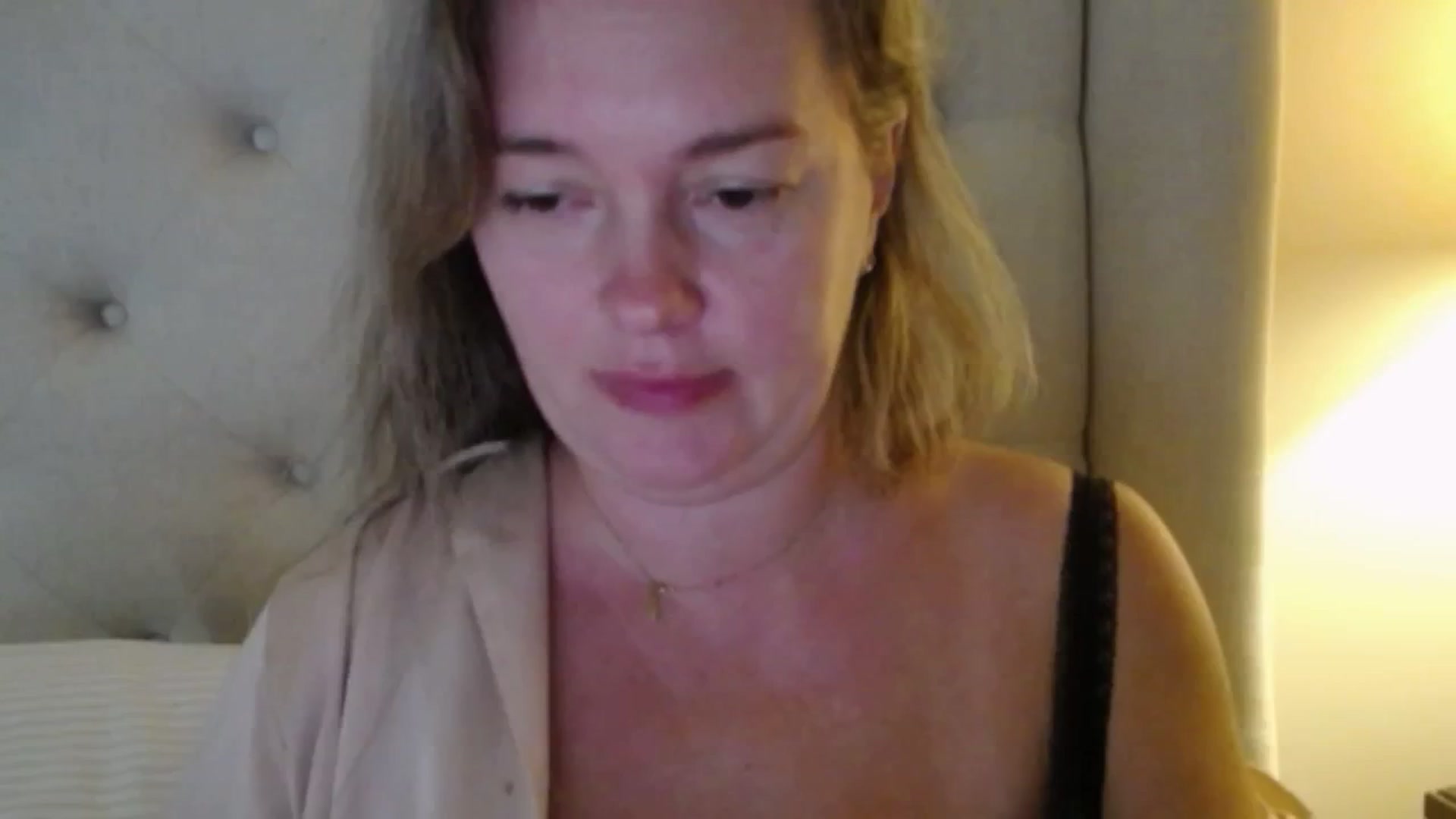Gallery image thumbnail from J0llye's myfreecams stream on, 10/07/2025, 19:37 image 6 of 20