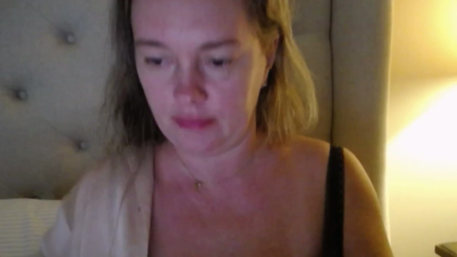 Gallery image thumbnail from J0llye's myfreecams stream on, 10/07/2025, 19:37 image 9 of 20