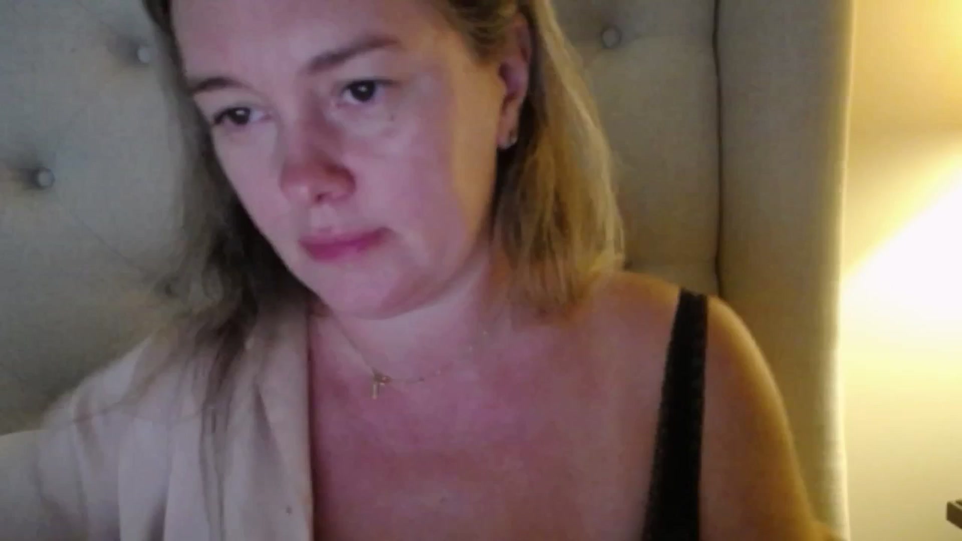 Gallery image thumbnail from J0llye's myfreecams stream on, 10/07/2025, 19:37 image 20 of 20