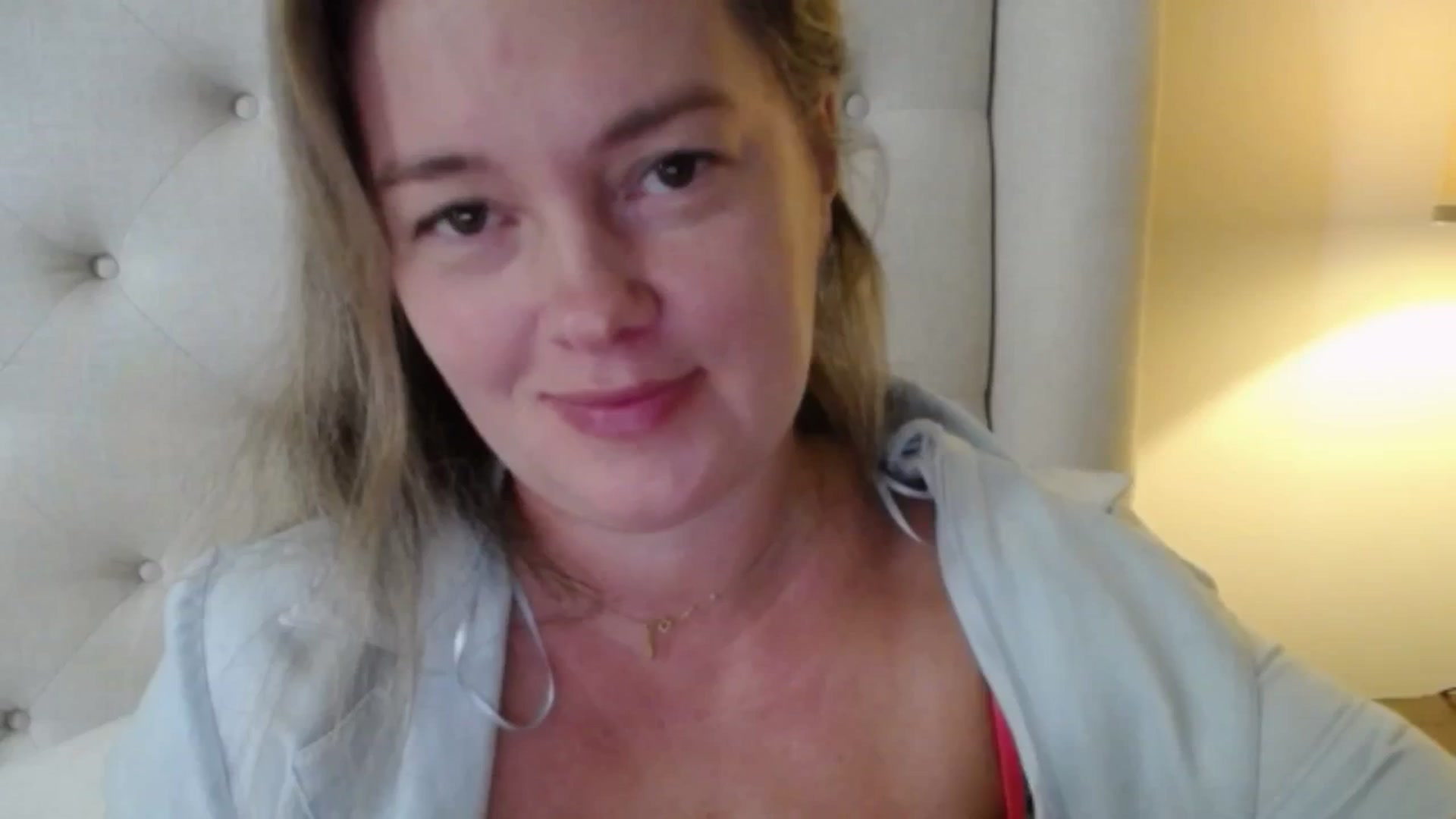 Gallery image thumbnail from J0llye's myfreecams stream on, 10/08/2025, 16:04 image 8 of 20