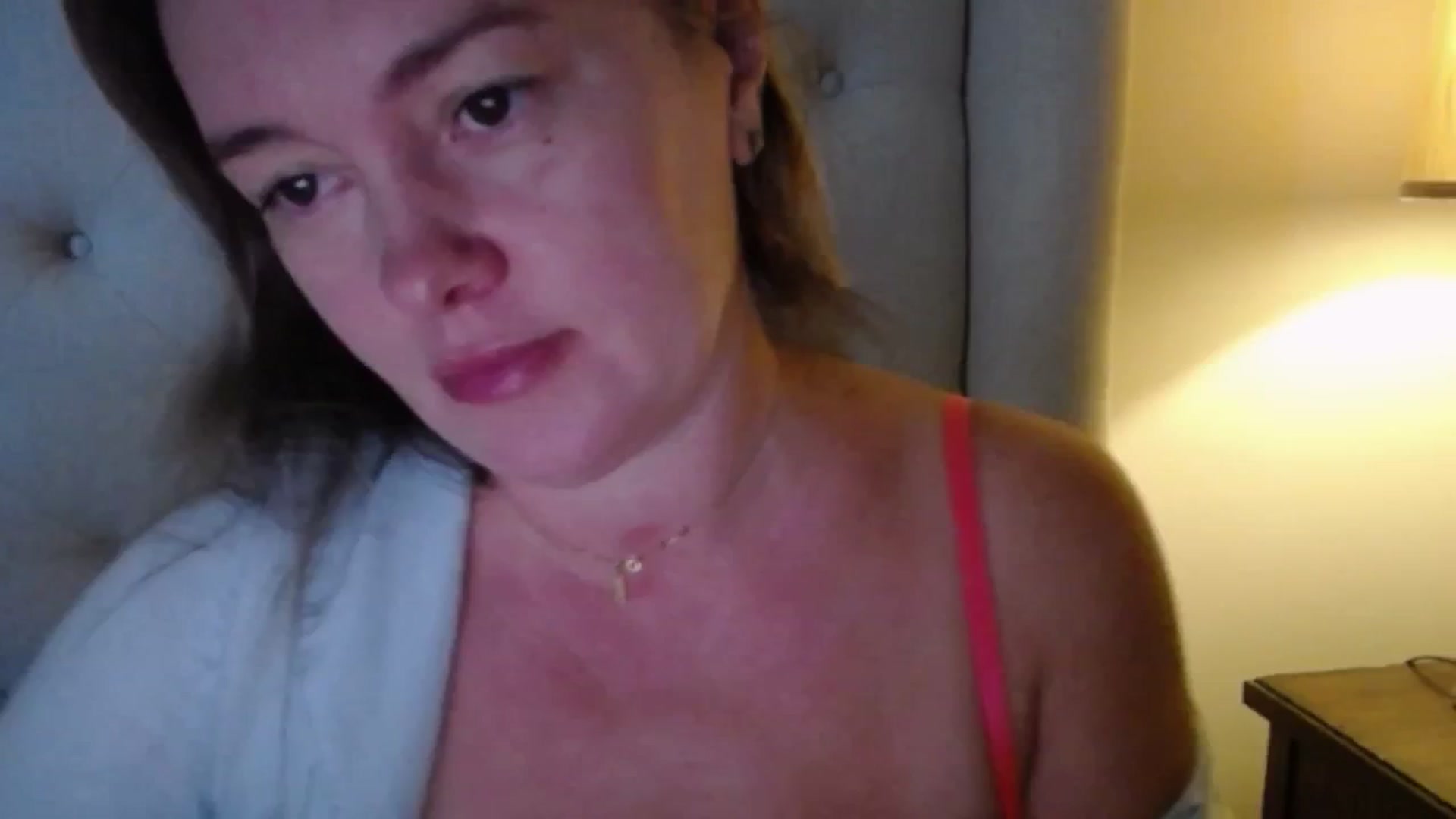 Gallery image thumbnail from J0llye's myfreecams stream on, 10/08/2025, 16:04 image 2 of 20