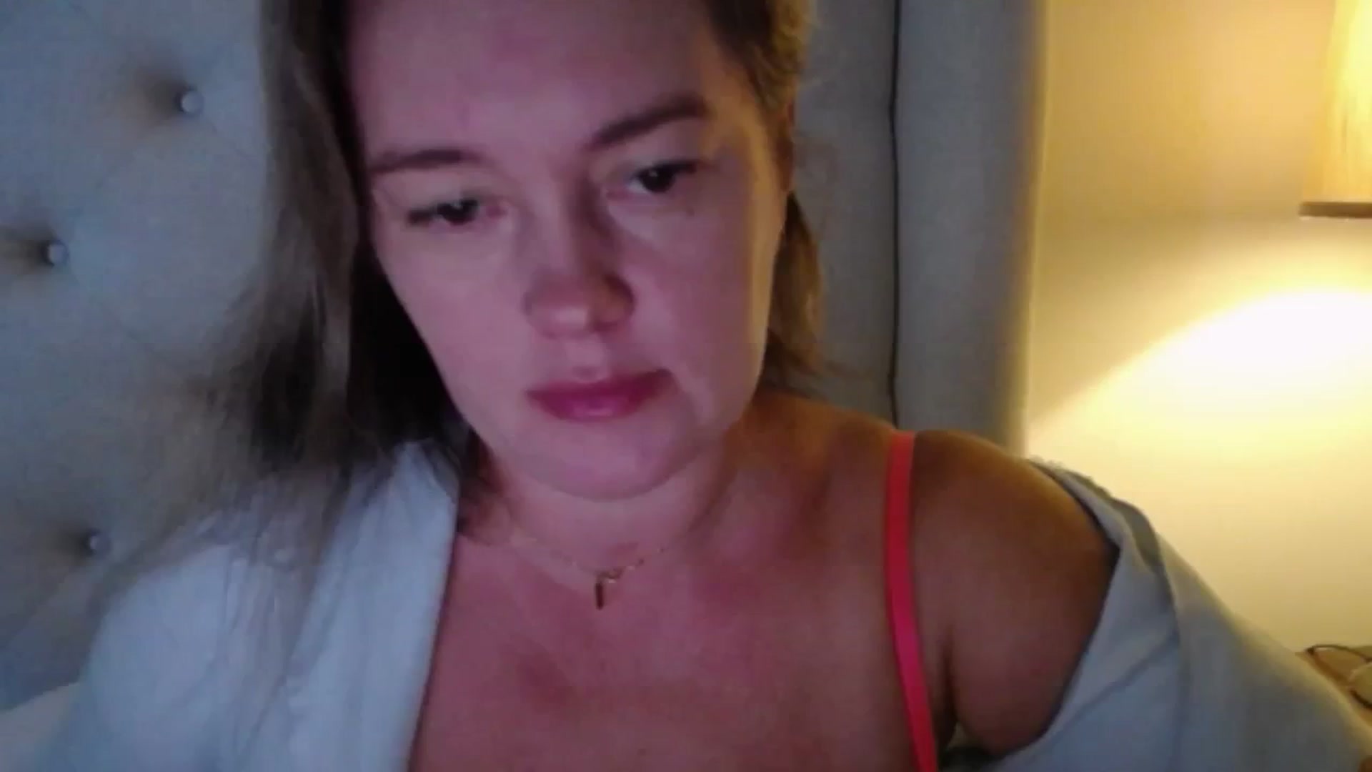 Gallery image thumbnail from J0llye's myfreecams stream on, 10/08/2025, 16:04 image 3 of 20