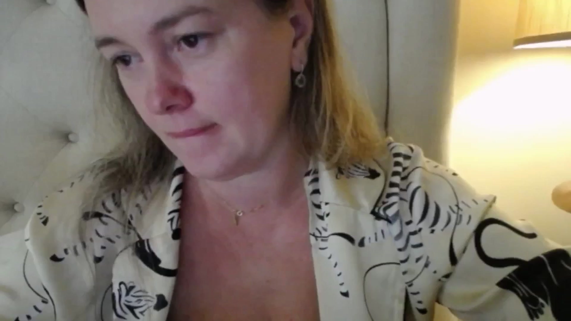 Gallery image thumbnail from J0llye's myfreecams stream on, 10/09/2025, 16:13 image 15 of 20