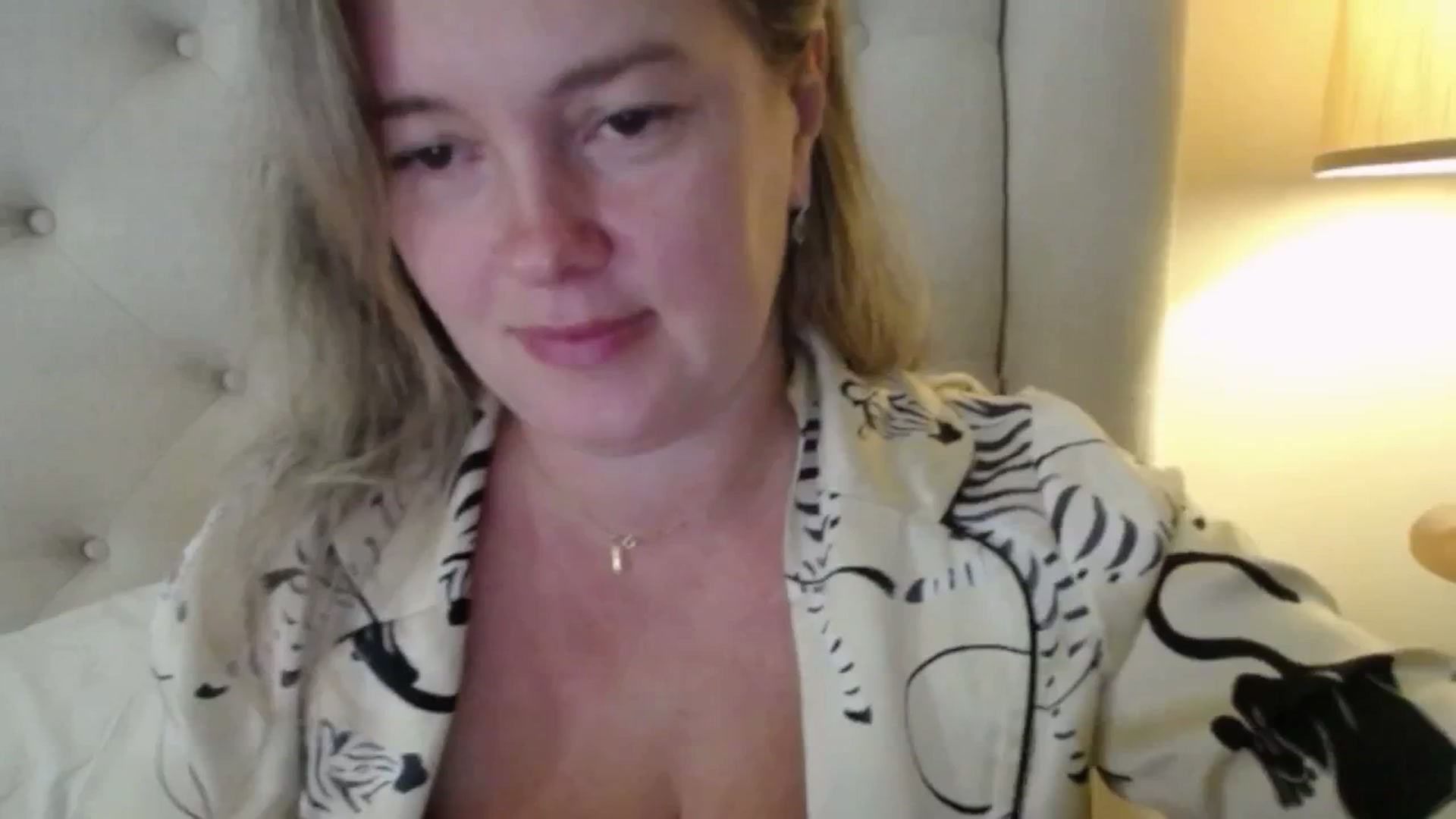 Gallery image thumbnail from J0llye's myfreecams stream on, 10/09/2025, 16:13 image 10 of 20