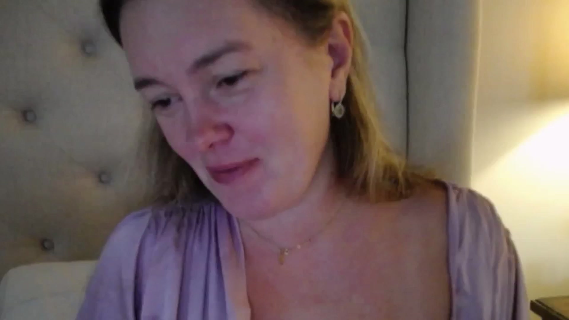 Gallery image thumbnail from J0llye's myfreecams stream on, 10/10/2025, 16:00 image 6 of 20