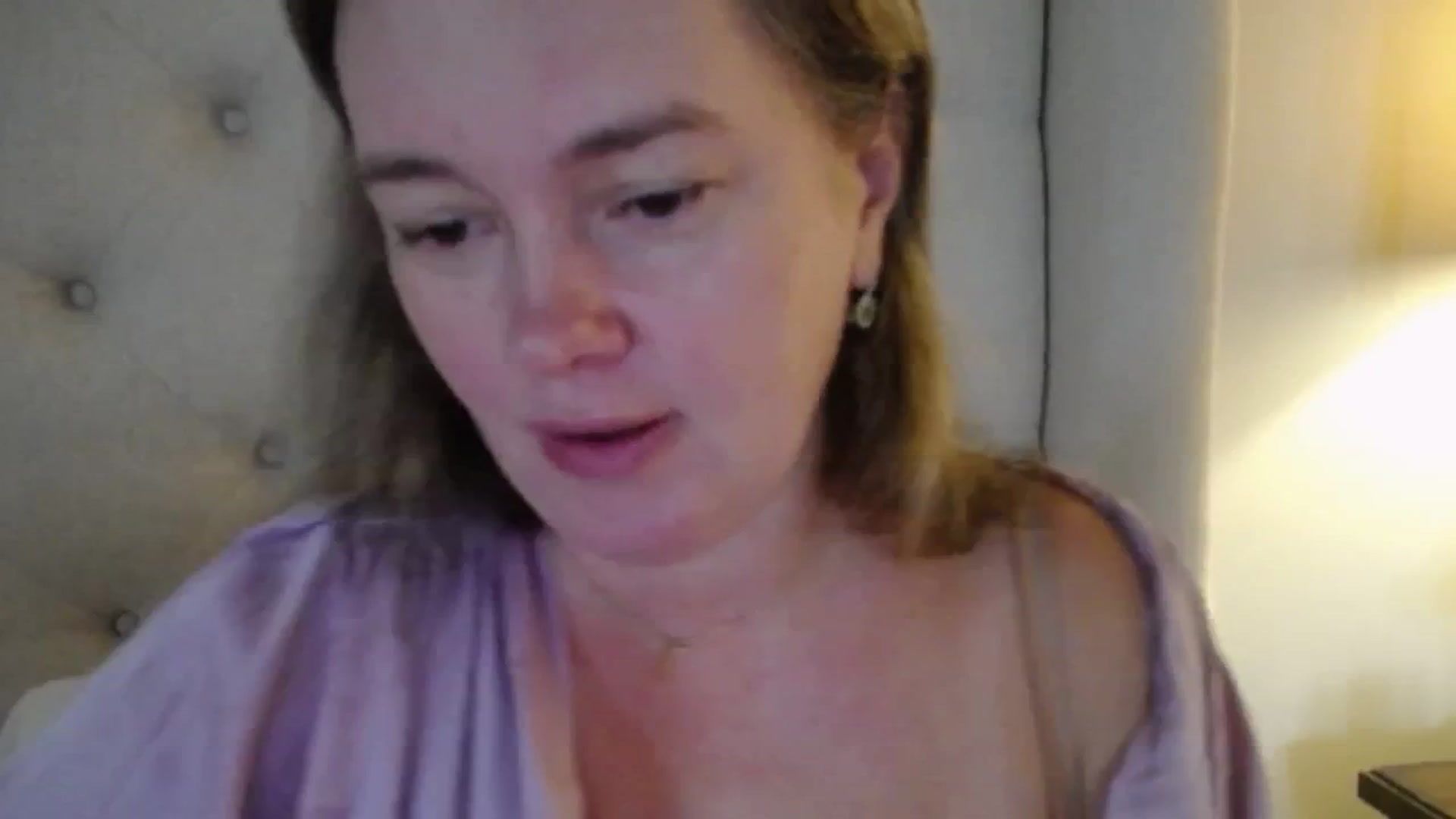 Gallery image thumbnail from J0llye's myfreecams stream on, 10/10/2025, 16:00 image 11 of 20