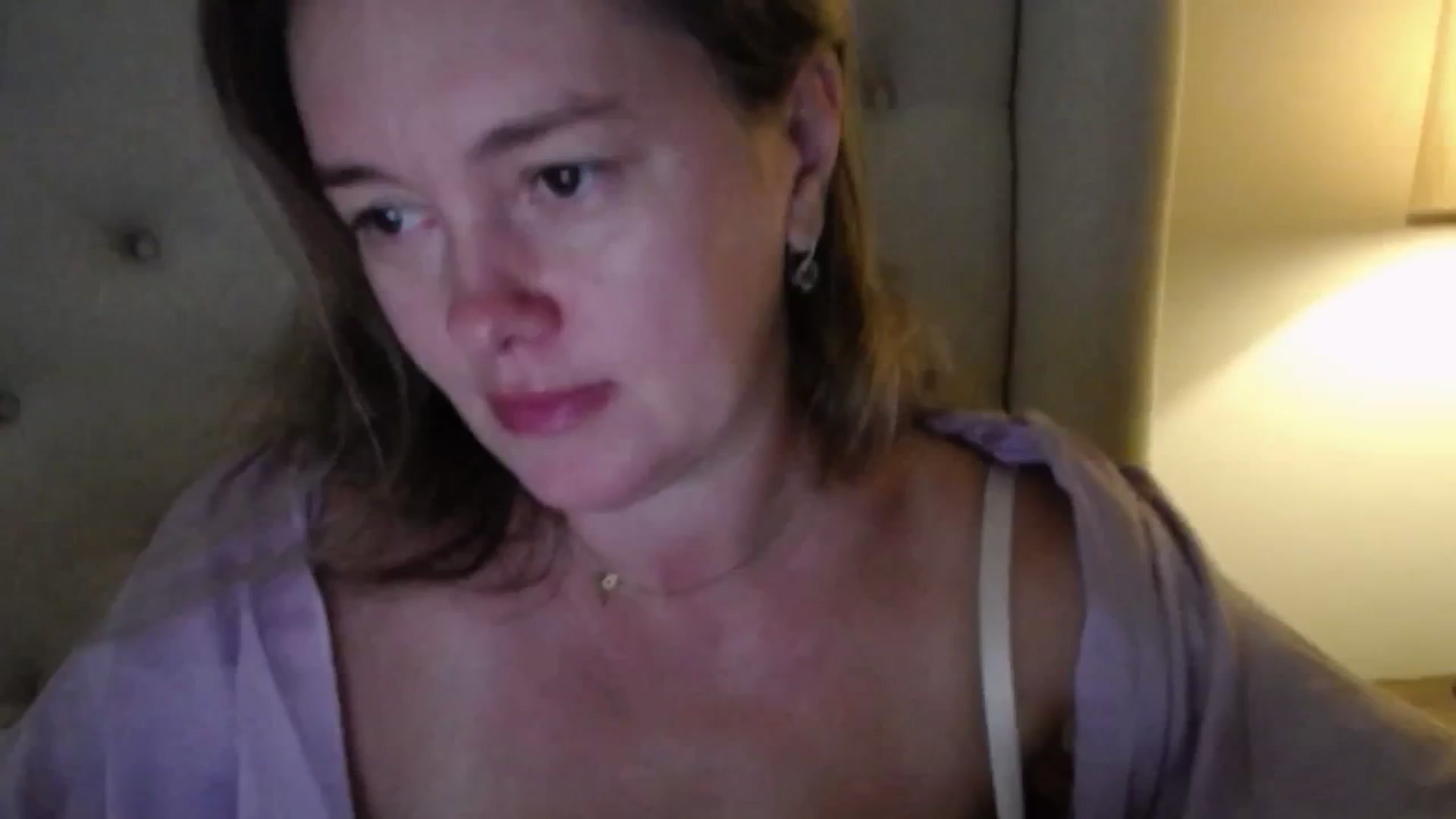 Gallery image thumbnail from J0llye's myfreecams stream on, 10/11/2025, 20:41 image 6 of 20