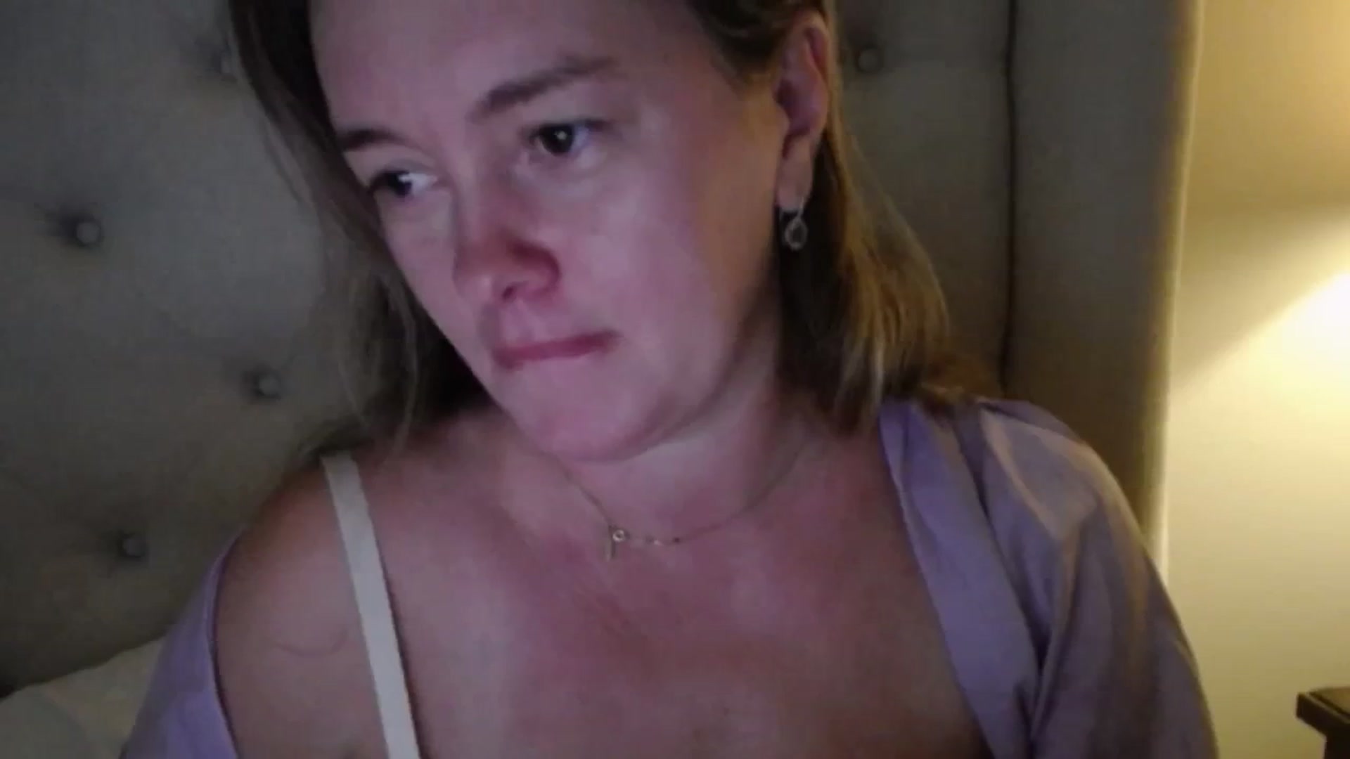 Gallery image thumbnail from J0llye's myfreecams stream on, 10/11/2025, 20:41 image 17 of 20
