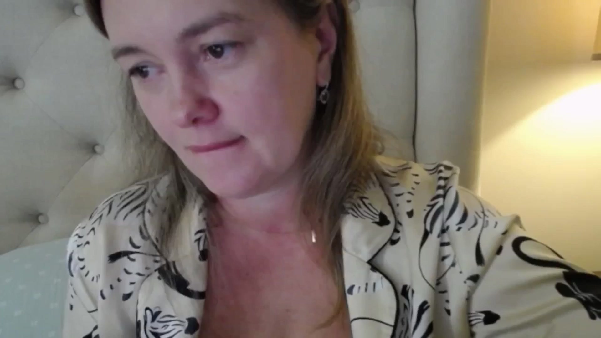Gallery image thumbnail from J0llye's myfreecams stream on, 10/15/2025, 16:10 image 17 of 20