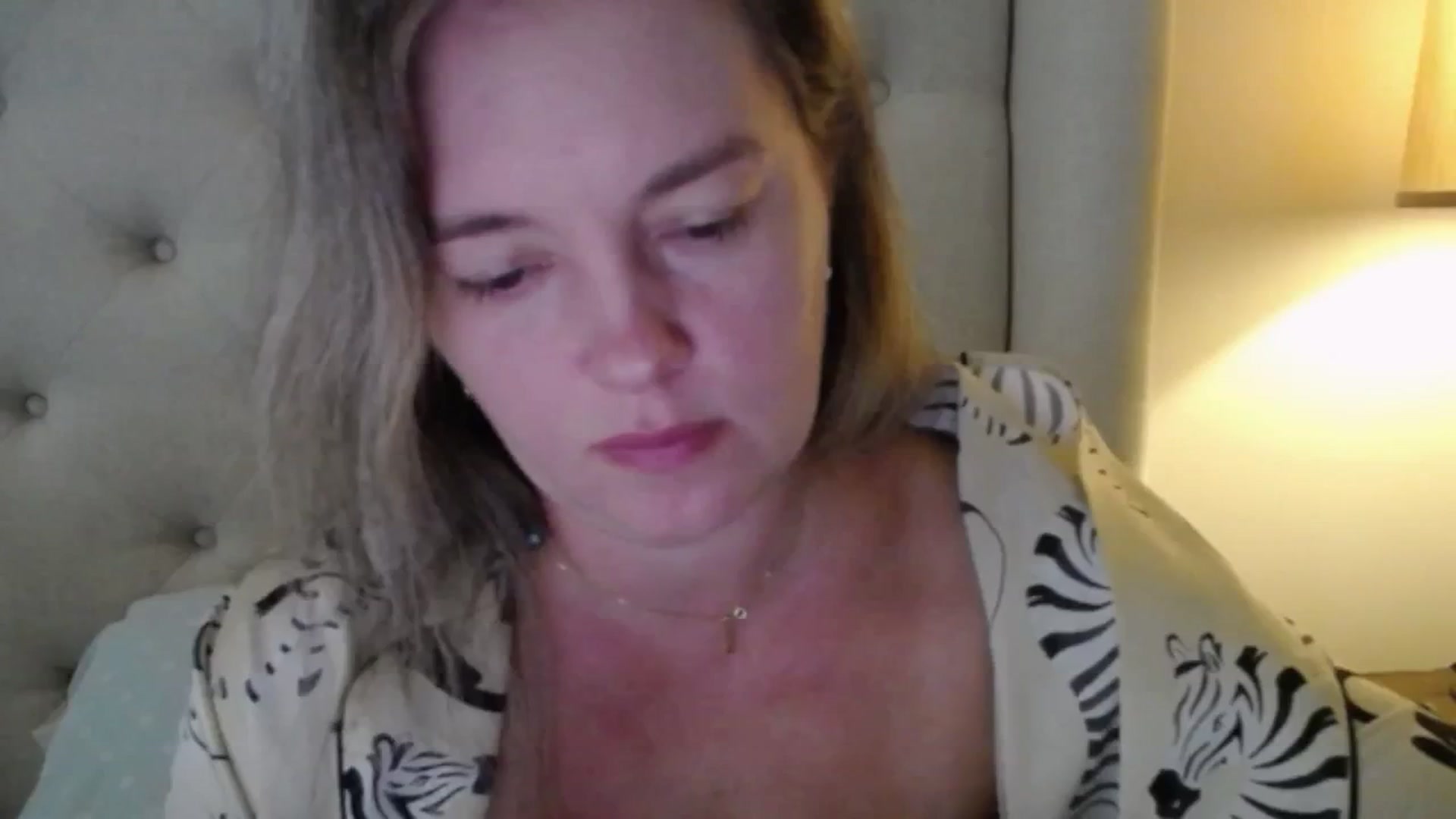 Gallery image thumbnail from J0llye's myfreecams stream on, 10/15/2025, 16:10 image 4 of 20