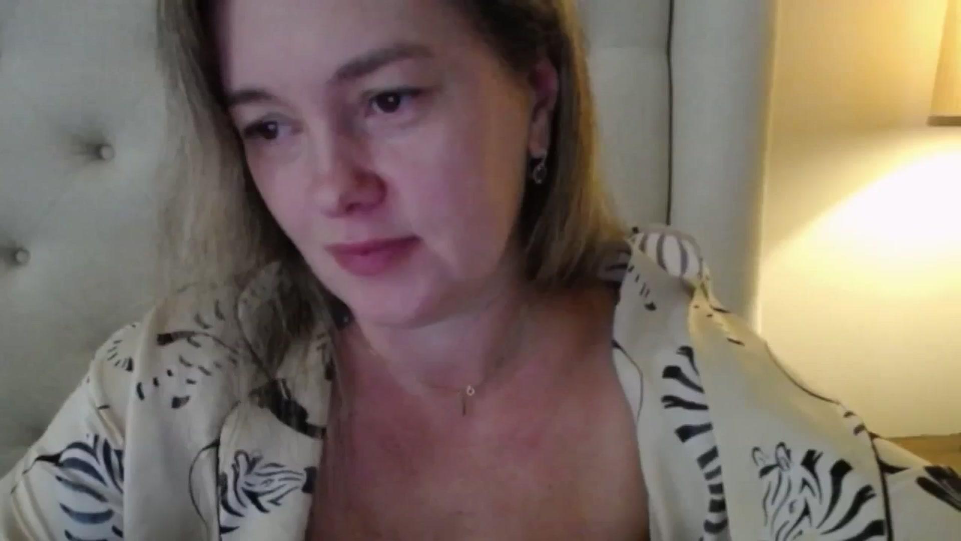 Gallery image thumbnail from J0llye's myfreecams stream on, 10/15/2025, 16:10 image 6 of 20