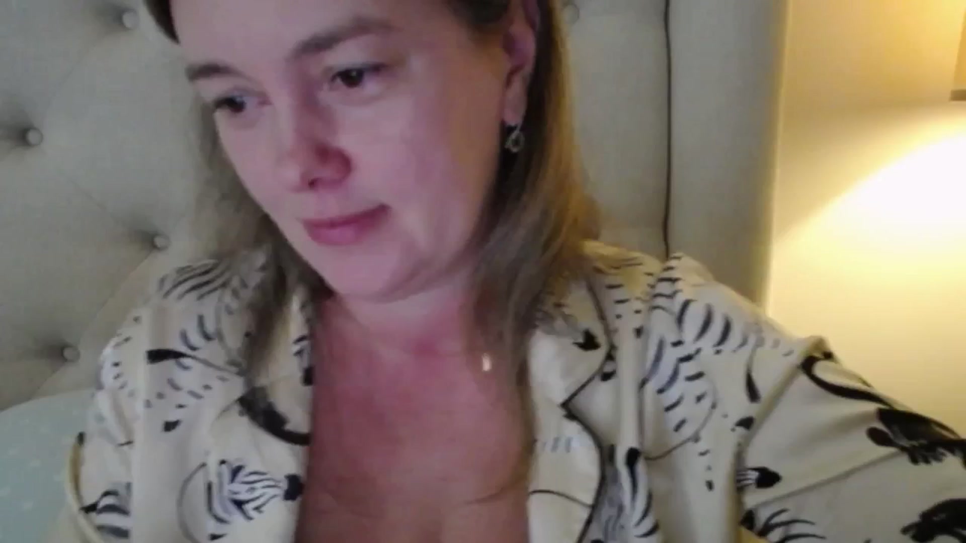 Gallery image thumbnail from J0llye's myfreecams stream on, 10/15/2025, 16:10 image 14 of 20