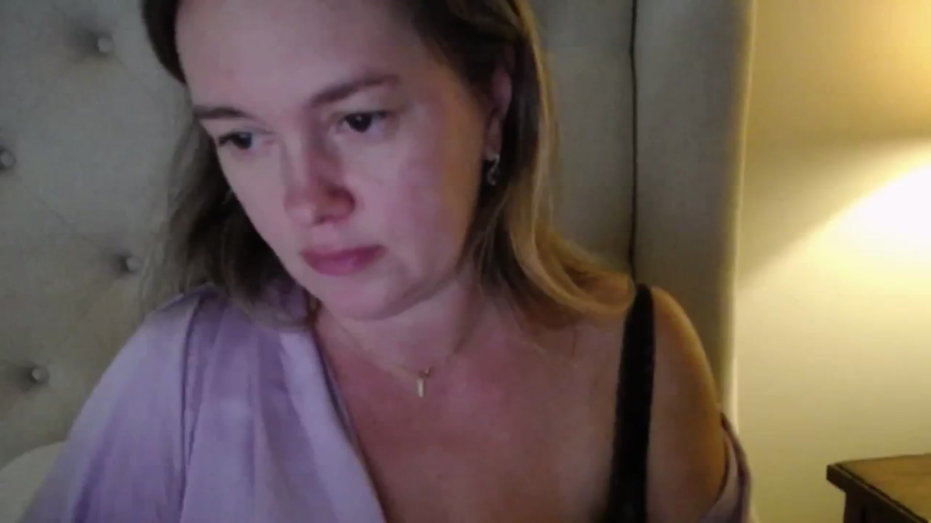 Gallery image thumbnail from J0llye's myfreecams stream on, 10/19/2025, 20:07 image 15 of 20