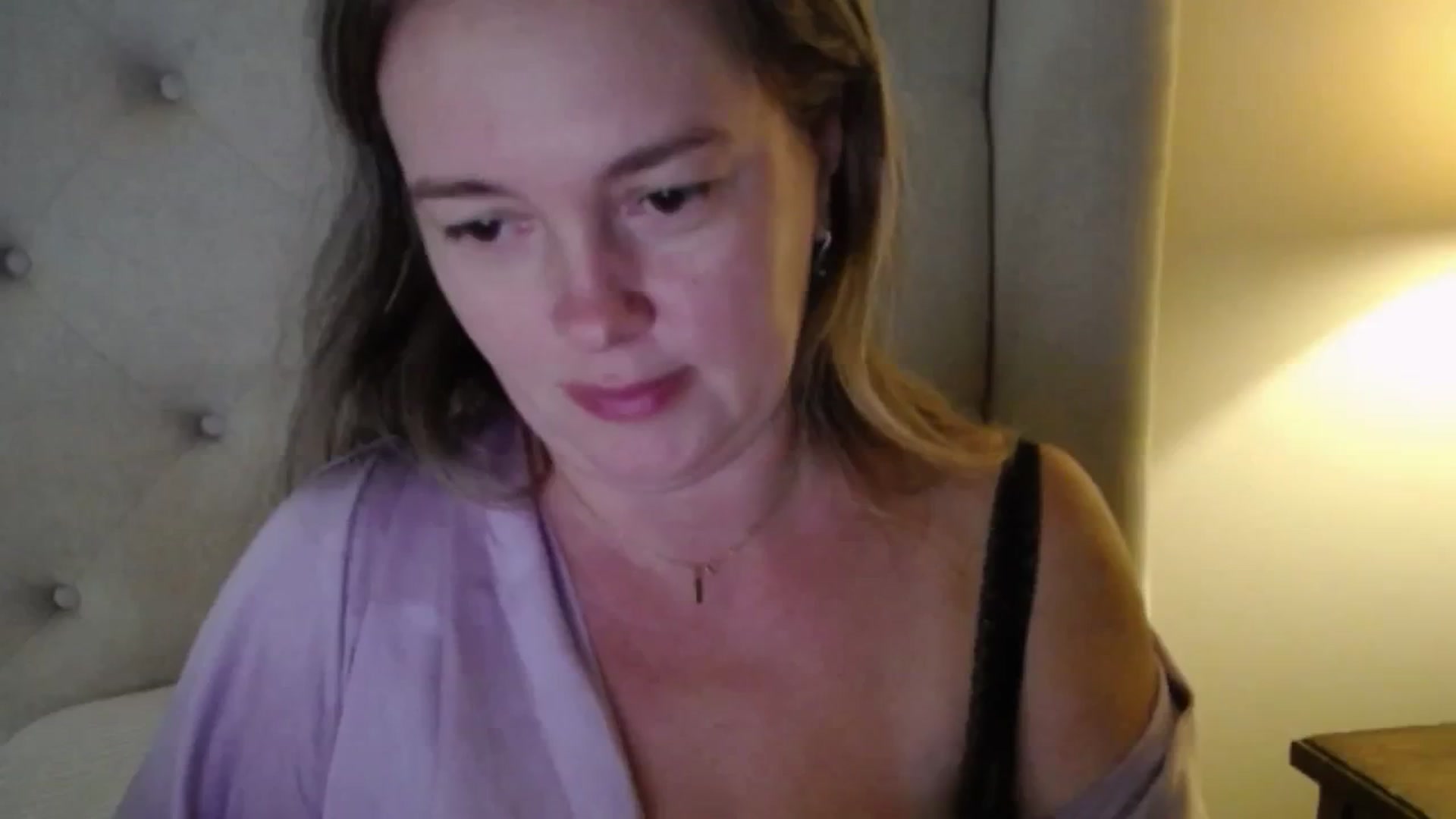 Gallery image thumbnail from J0llye's myfreecams stream on, 10/19/2025, 20:07 image 14 of 20