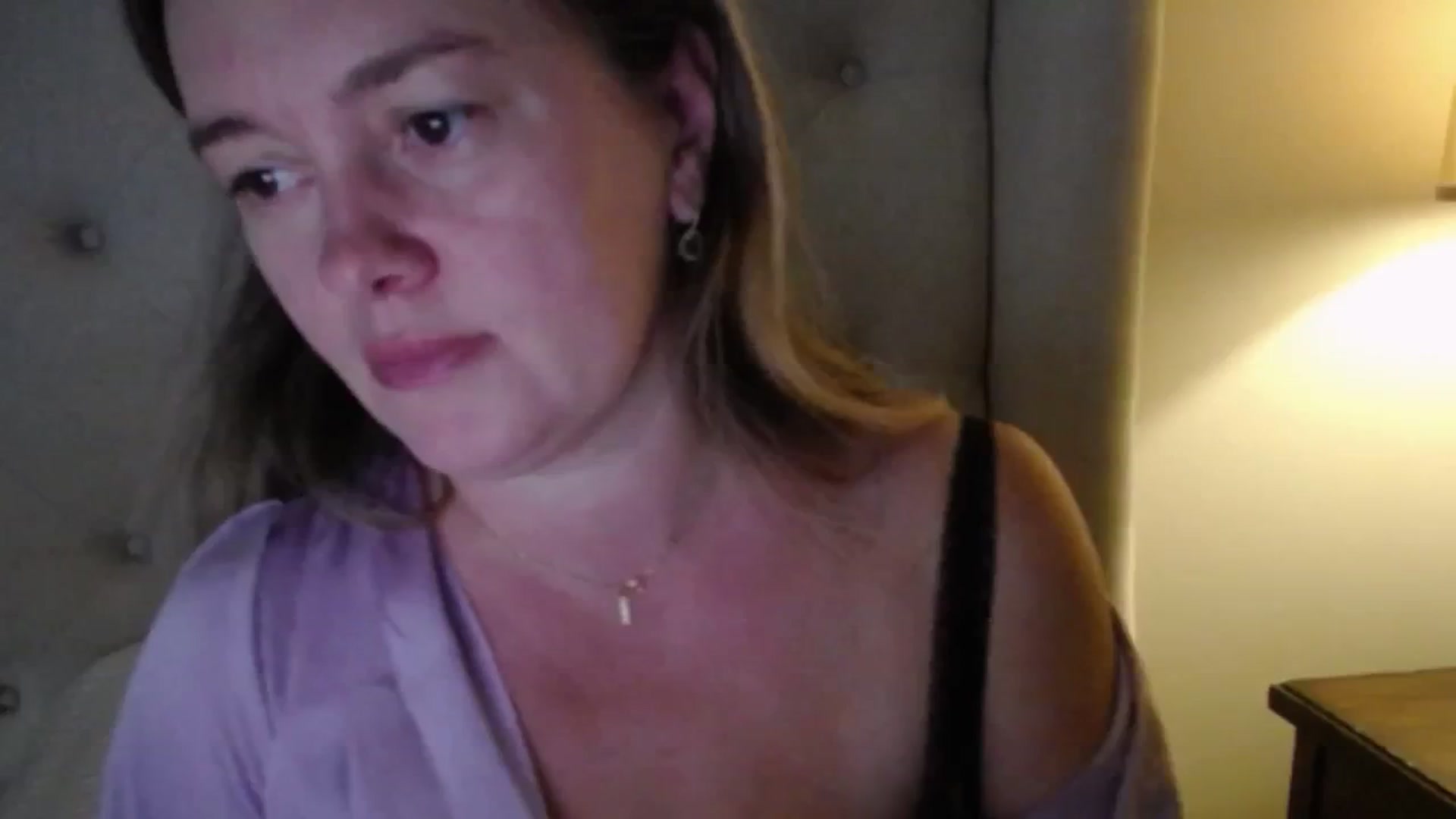 Gallery image thumbnail from J0llye's myfreecams stream on, 10/19/2025, 20:07 image 10 of 20