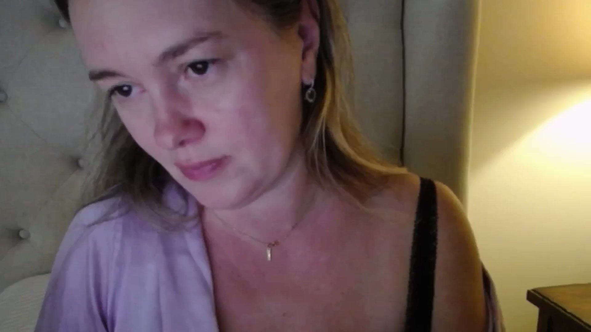 Gallery image thumbnail from J0llye's myfreecams stream on, 10/19/2025, 20:07 image 19 of 20