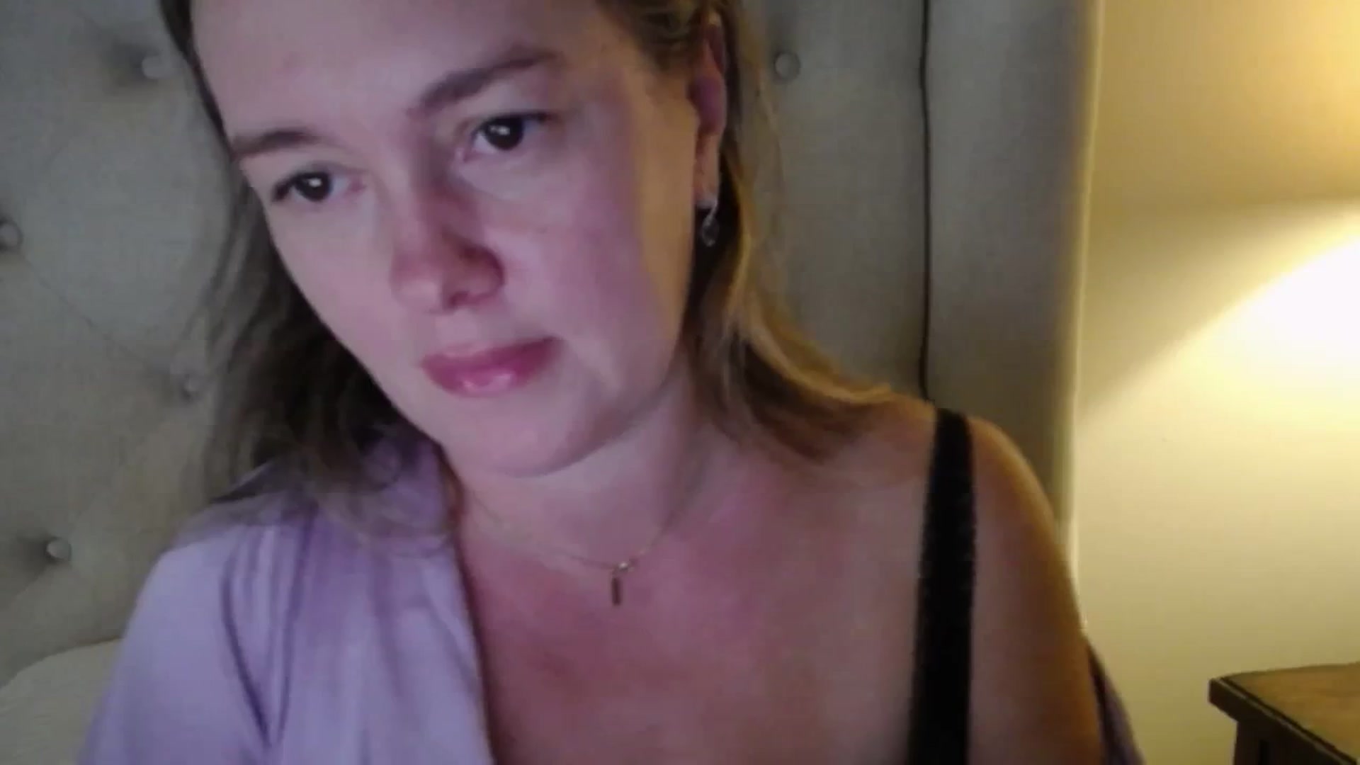 Gallery image thumbnail from J0llye's myfreecams stream on, 10/19/2025, 20:07 image 18 of 20