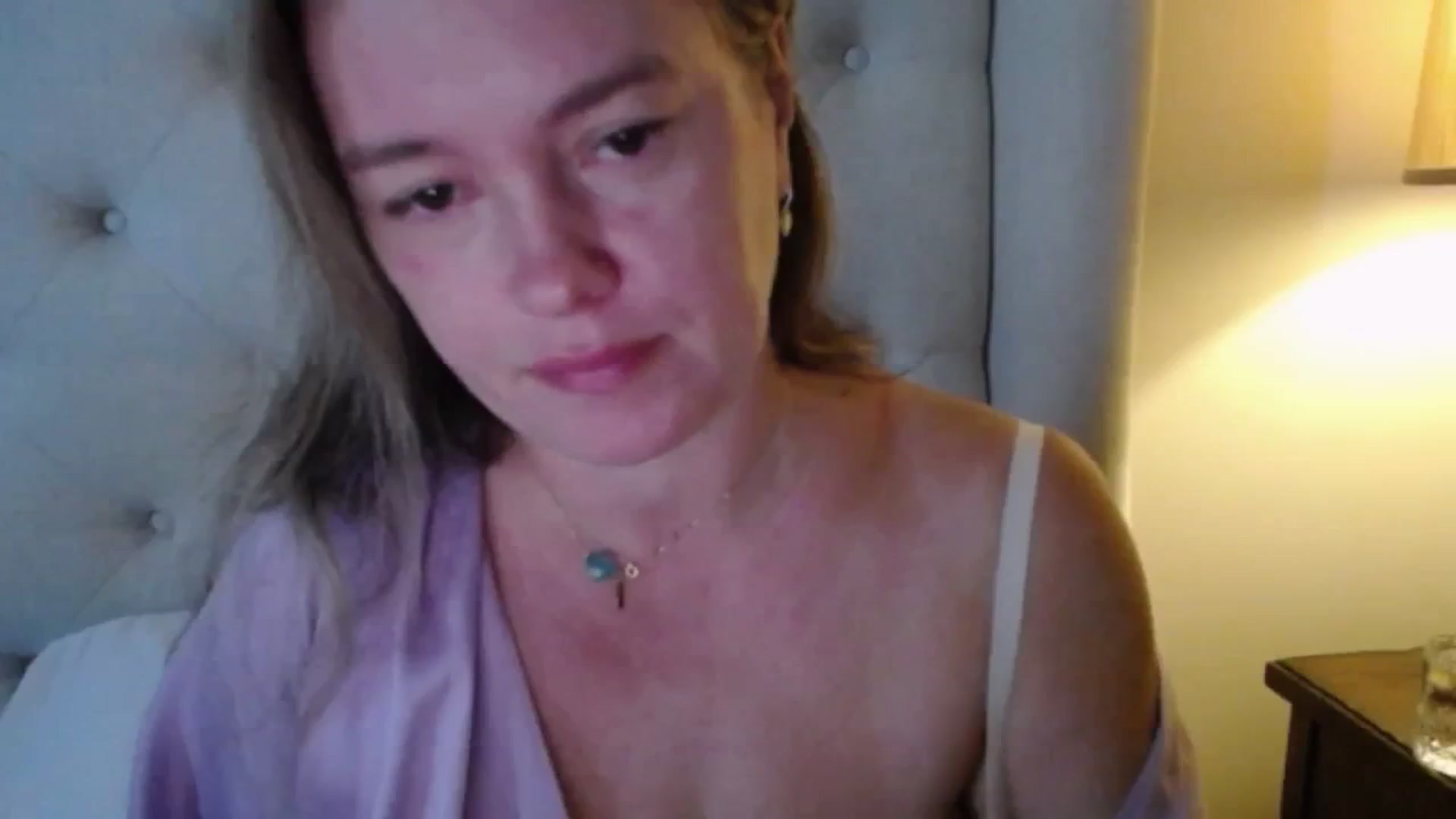 Gallery image thumbnail from J0llye's myfreecams stream on, 10/21/2025, 14:42 image 17 of 20