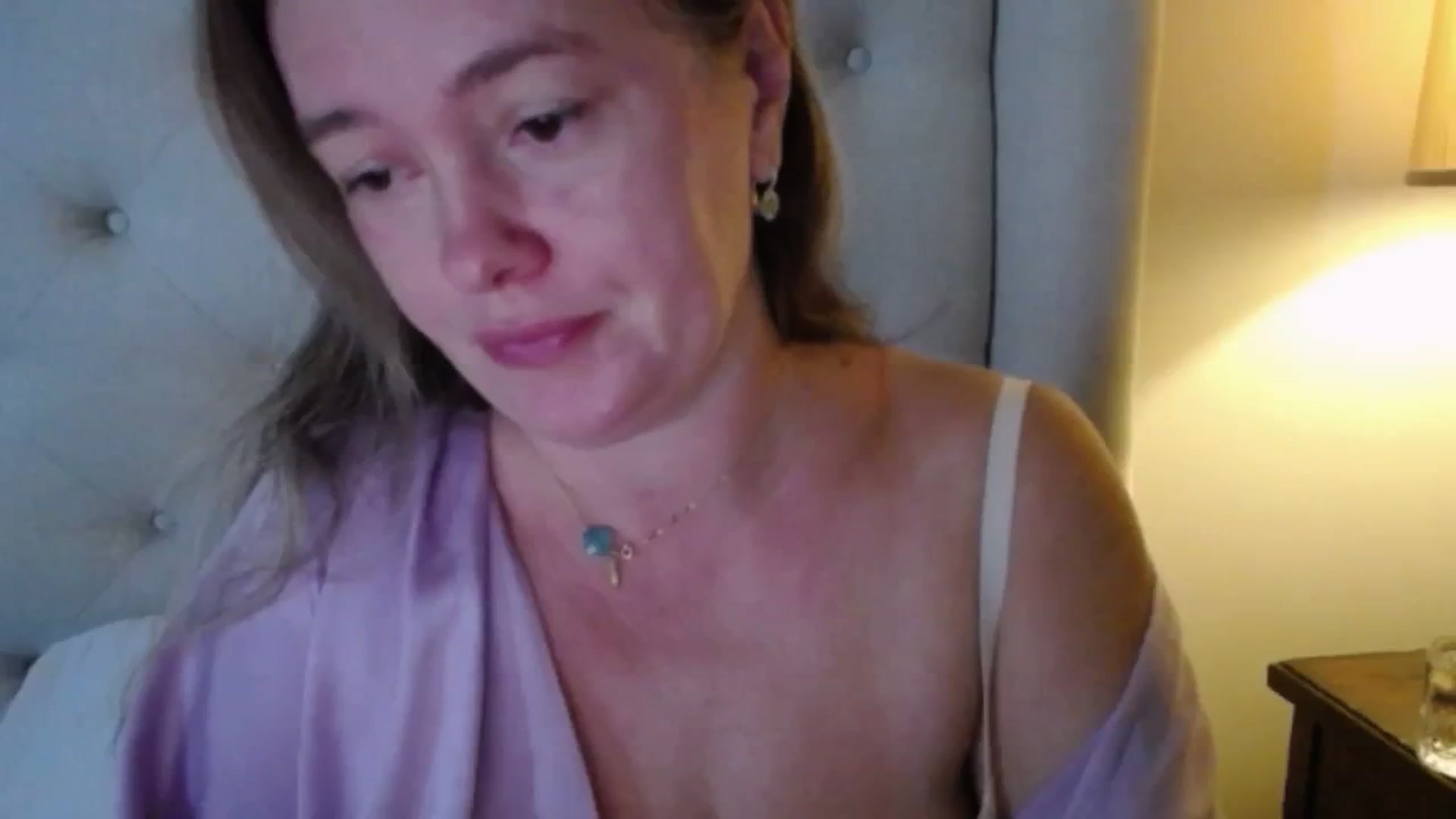Gallery image thumbnail from J0llye's myfreecams stream on, 10/21/2025, 14:42 image 10 of 20