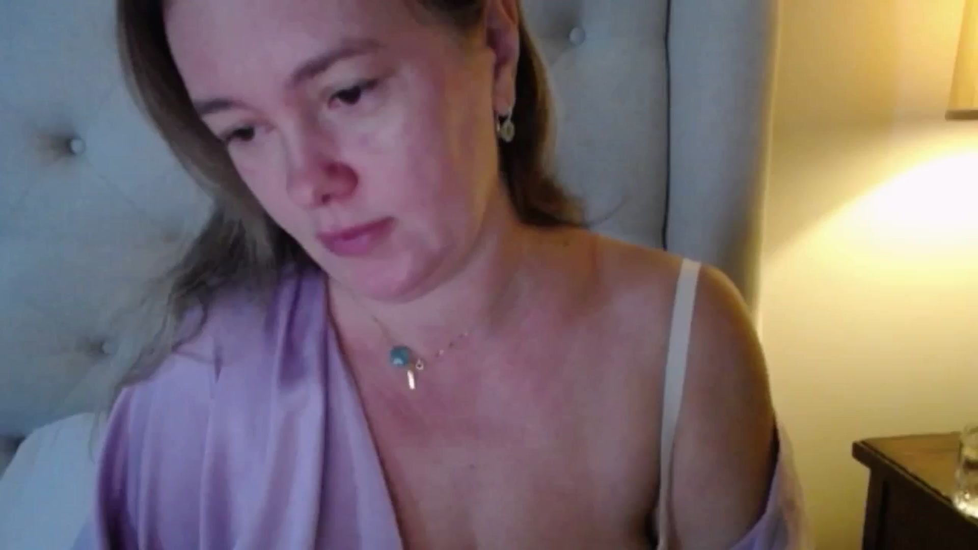 Gallery image thumbnail from J0llye's myfreecams stream on, 10/21/2025, 14:42 image 8 of 20