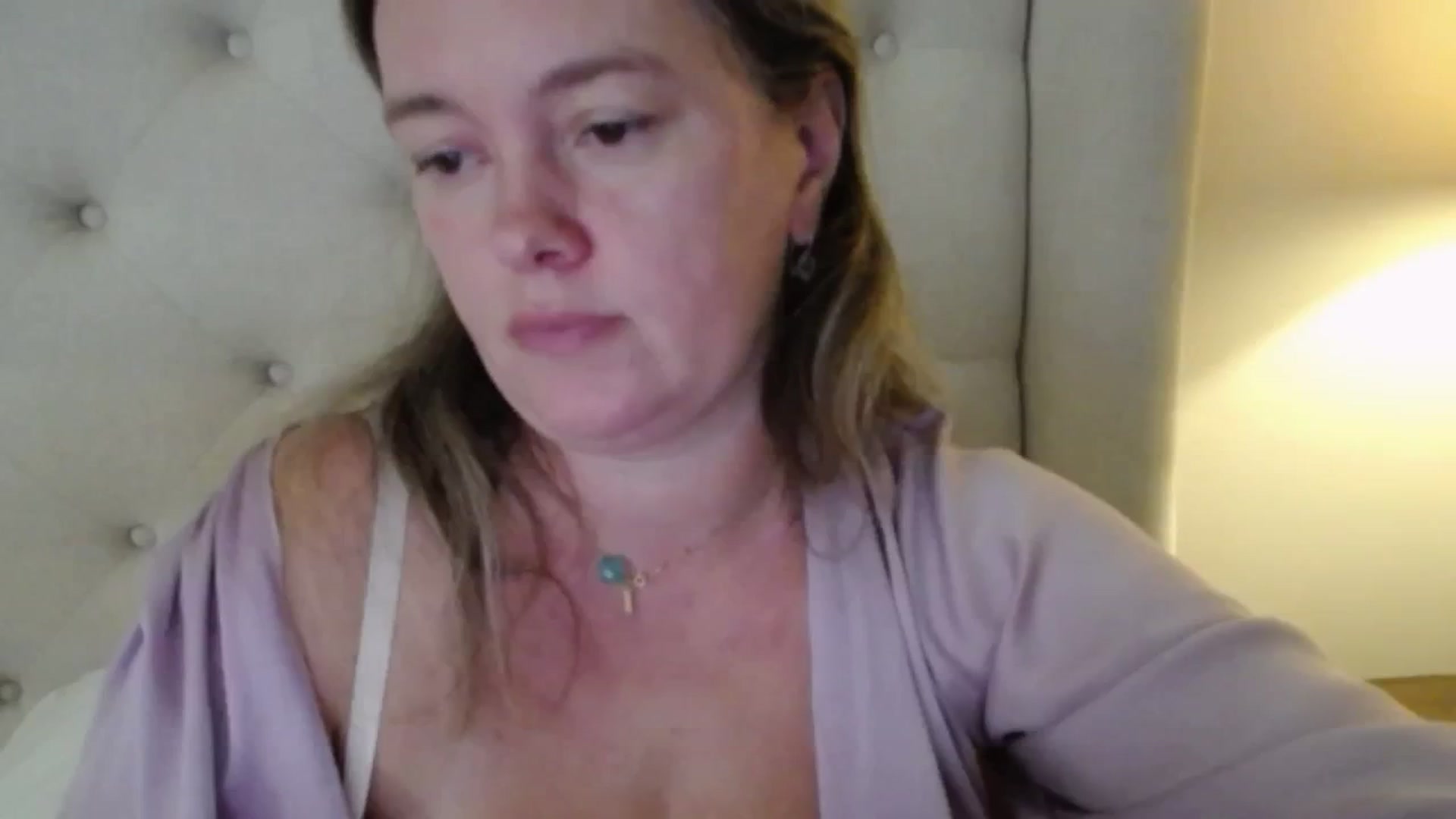 Gallery image thumbnail from J0llye's myfreecams stream on, 10/21/2025, 15:58 image 14 of 20