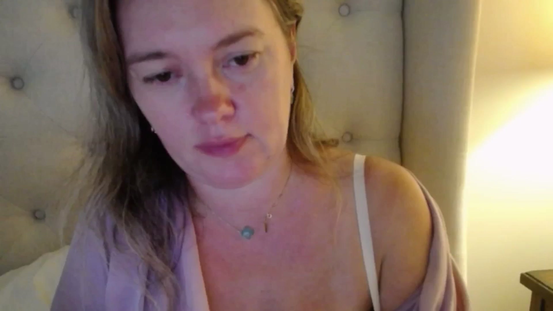Gallery image thumbnail from J0llye's myfreecams stream on, 10/21/2025, 19:39 image 10 of 20