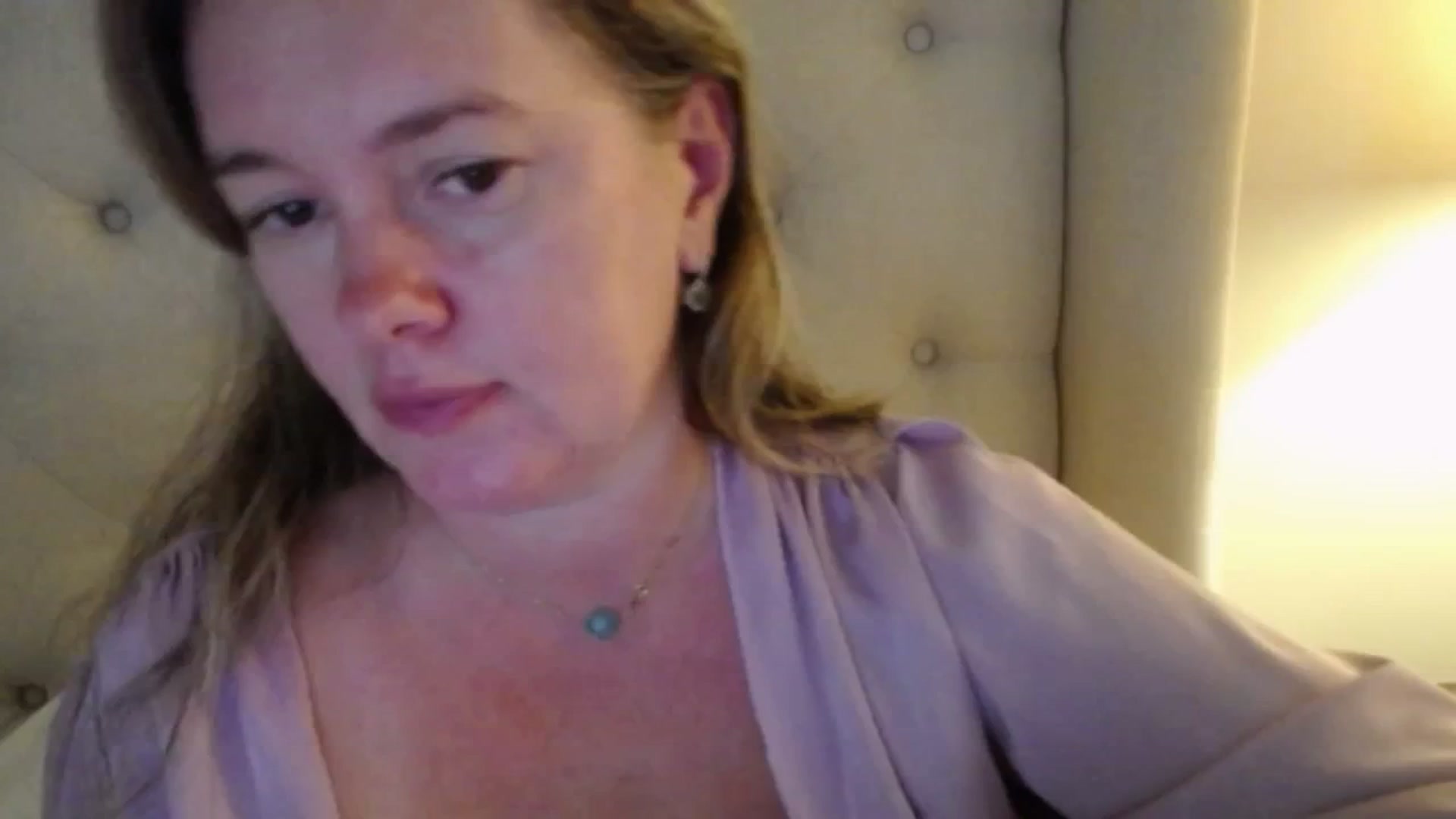 Gallery image thumbnail from J0llye's myfreecams stream on, 10/21/2025, 19:39 image 7 of 20