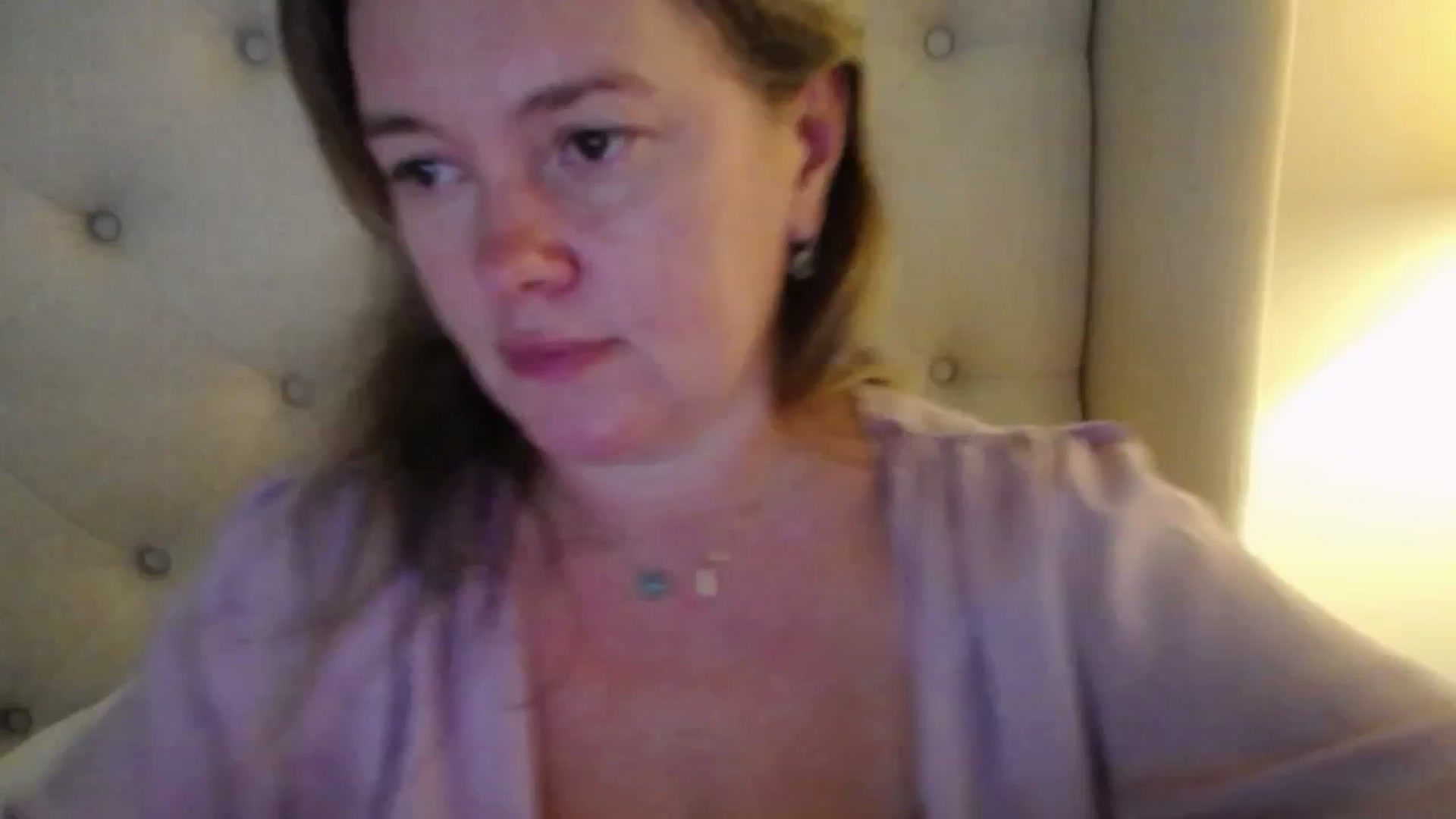 Gallery image thumbnail from J0llye's myfreecams stream on, 10/21/2025, 19:39 image 14 of 20