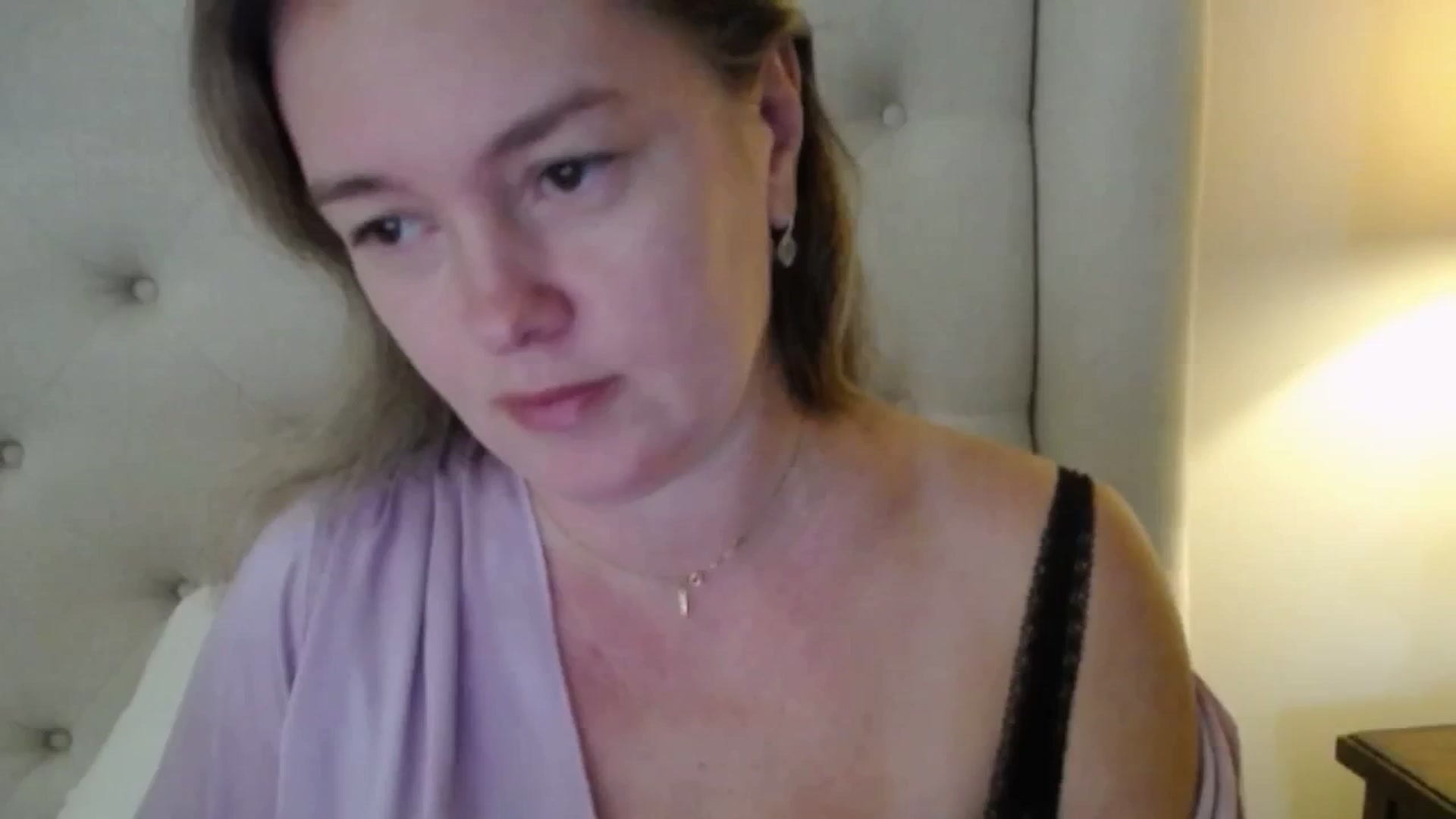 Gallery image thumbnail from J0llye's myfreecams stream on, 10/22/2025, 16:09 image 8 of 20