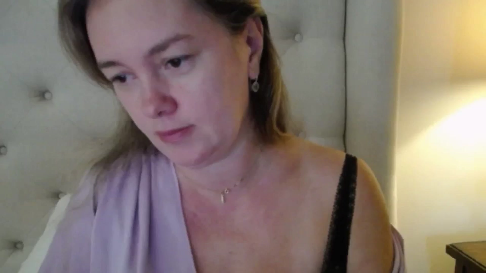 Gallery image thumbnail from J0llye's myfreecams stream on, 10/22/2025, 16:09 image 13 of 20