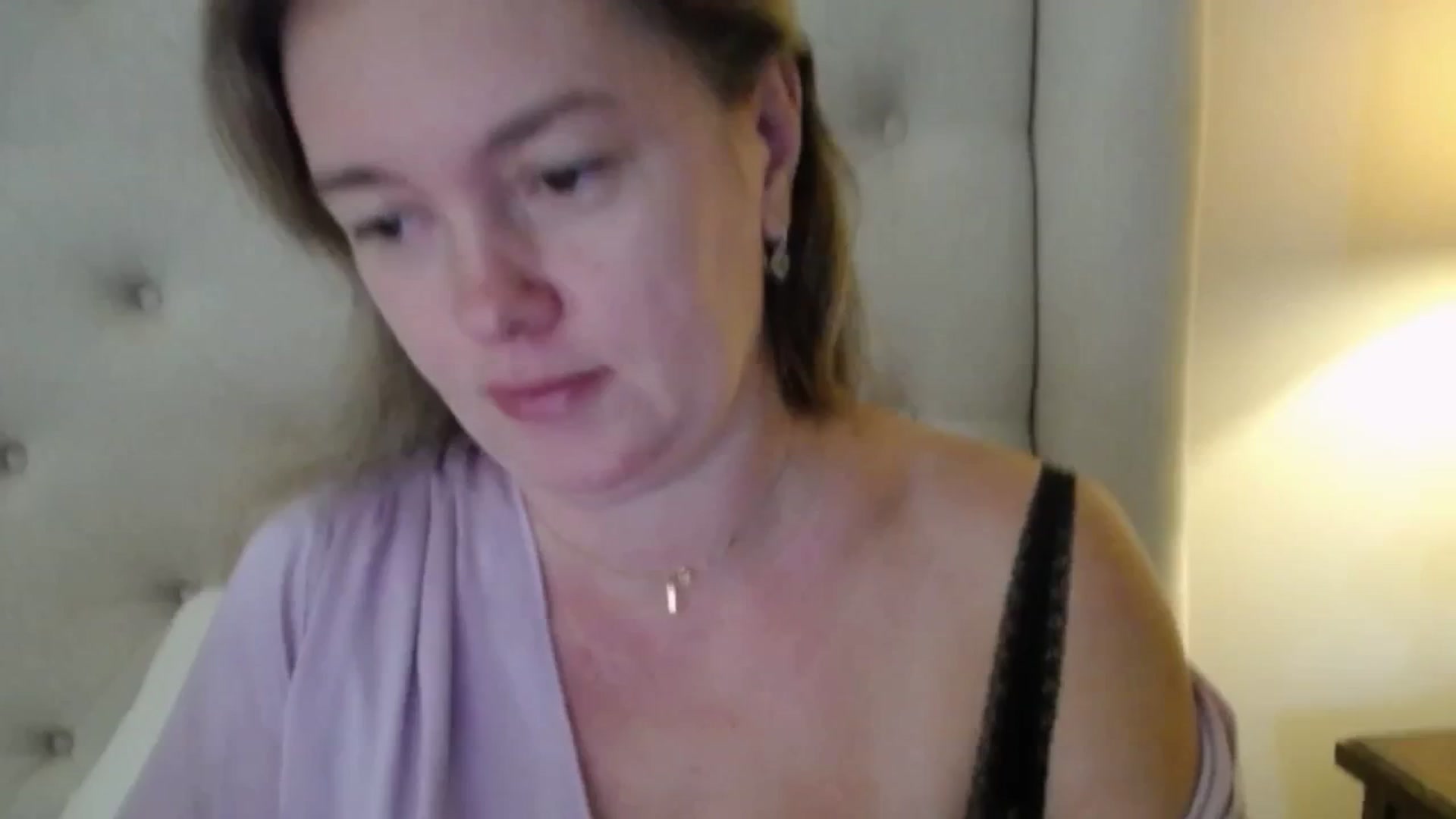 Gallery image thumbnail from J0llye's myfreecams stream on, 10/22/2025, 16:09 image 7 of 20
